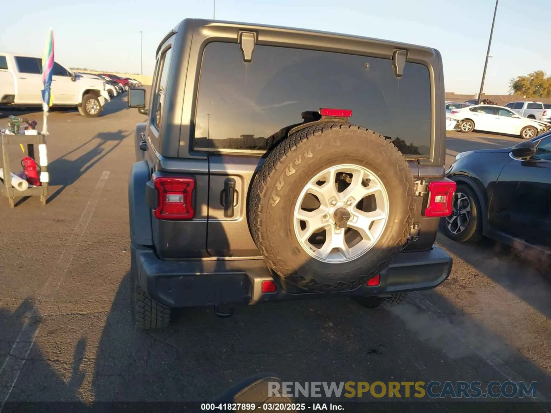 17 Photograph of a damaged car 1C4HJXDG7MW583315 JEEP WRANGLER UNLIMITED 2021