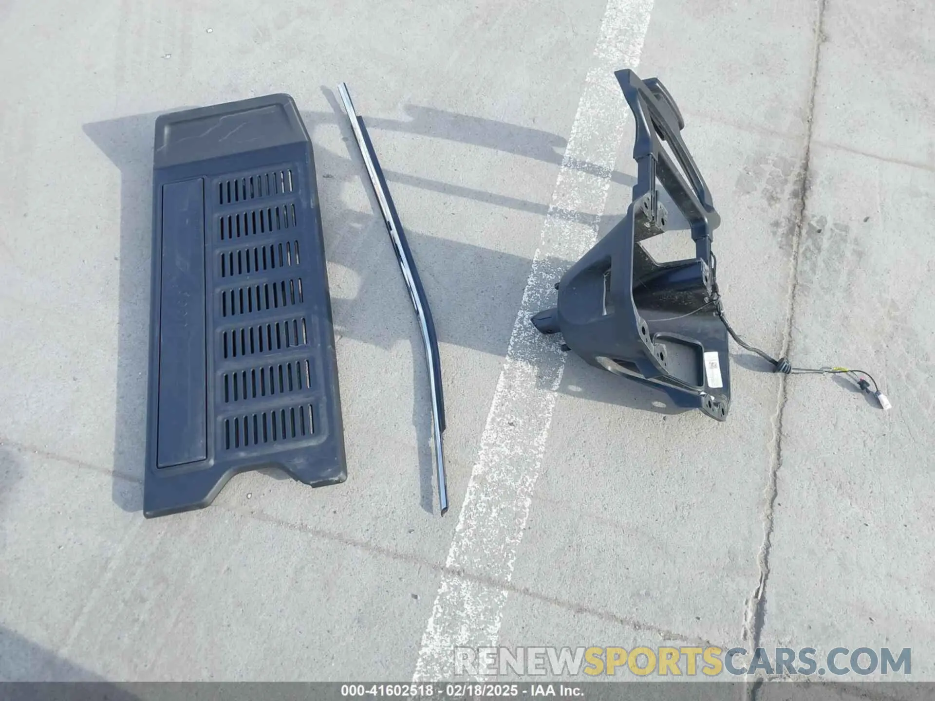 18 Photograph of a damaged car 1C4HJXDG9MW829362 JEEP WRANGLER UNLIMITED 2021