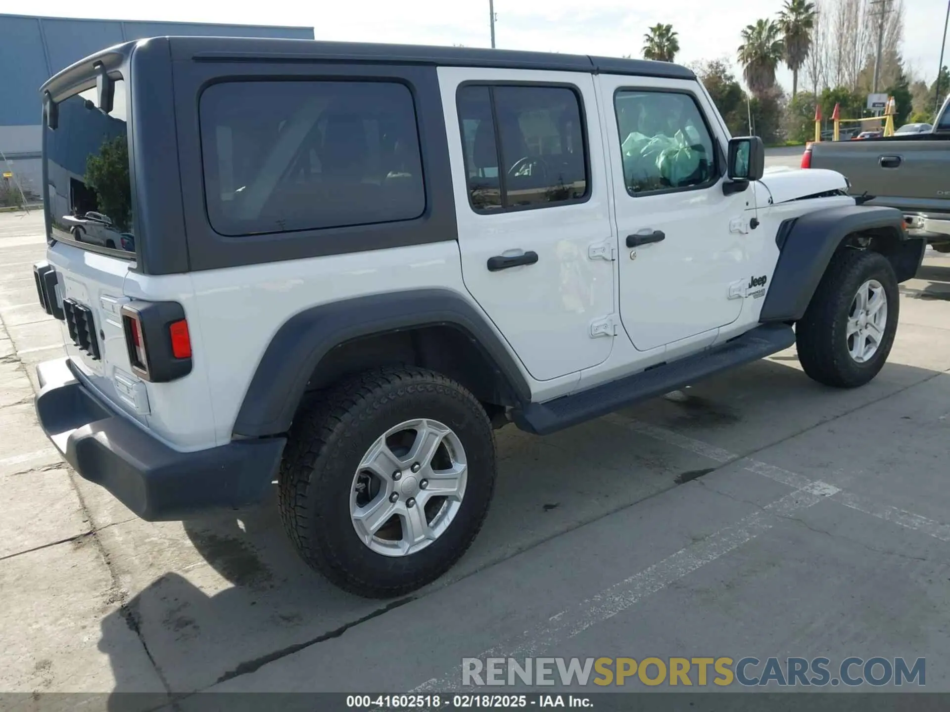 4 Photograph of a damaged car 1C4HJXDG9MW829362 JEEP WRANGLER UNLIMITED 2021