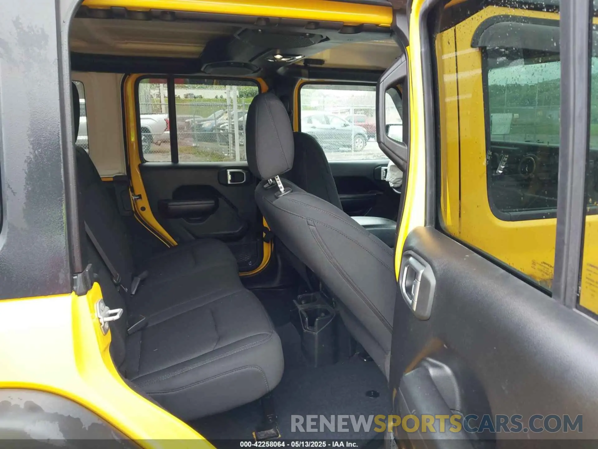 8 Photograph of a damaged car 1C4HJXDMXMW707745 JEEP WRANGLER UNLIMITED 2021