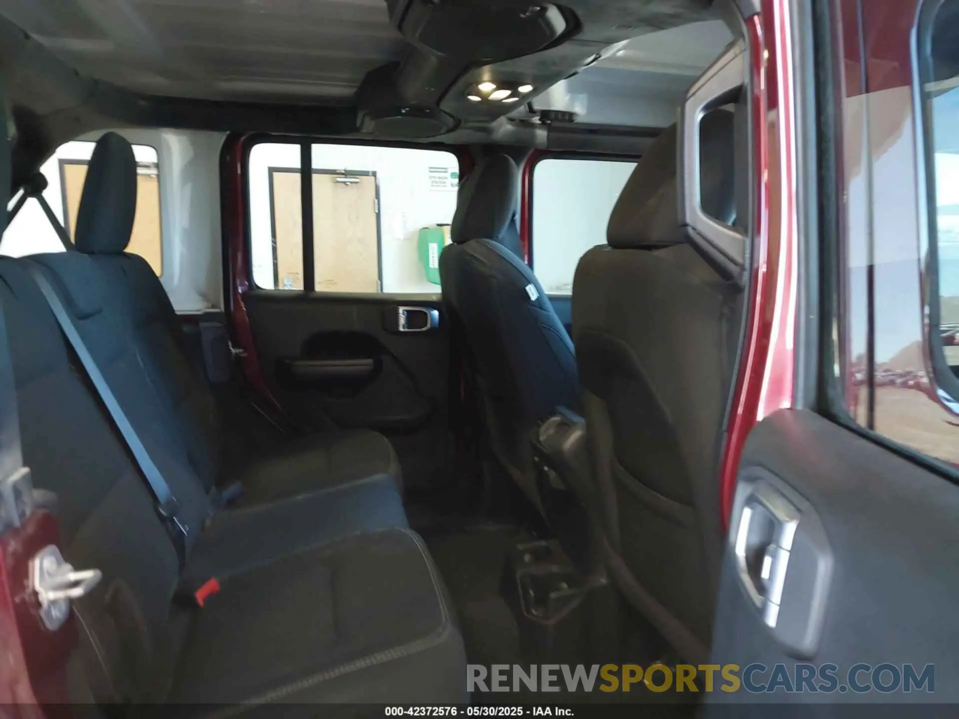 8 Photograph of a damaged car 1C4HJXDN0MW577869 JEEP WRANGLER UNLIMITED 2021