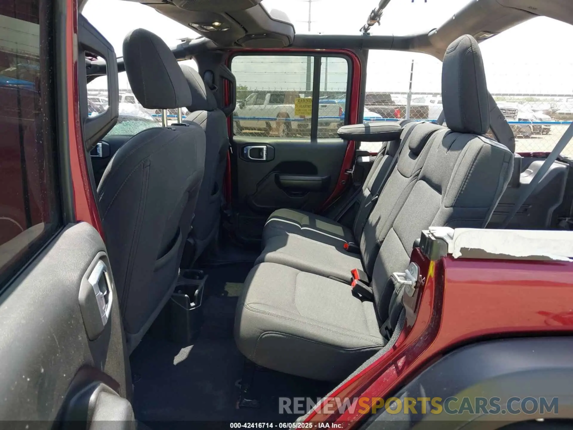 8 Photograph of a damaged car 1C4HJXDN0MW815350 JEEP WRANGLER UNLIMITED 2021