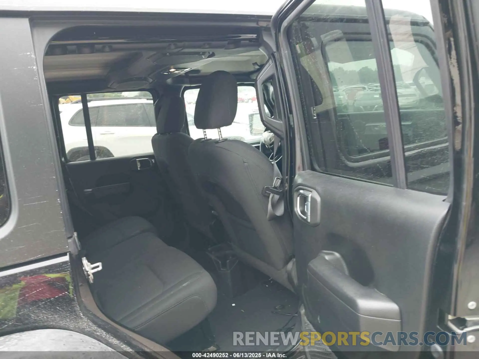 8 Photograph of a damaged car 1C4HJXDN1MW660579 JEEP WRANGLER UNLIMITED 2021