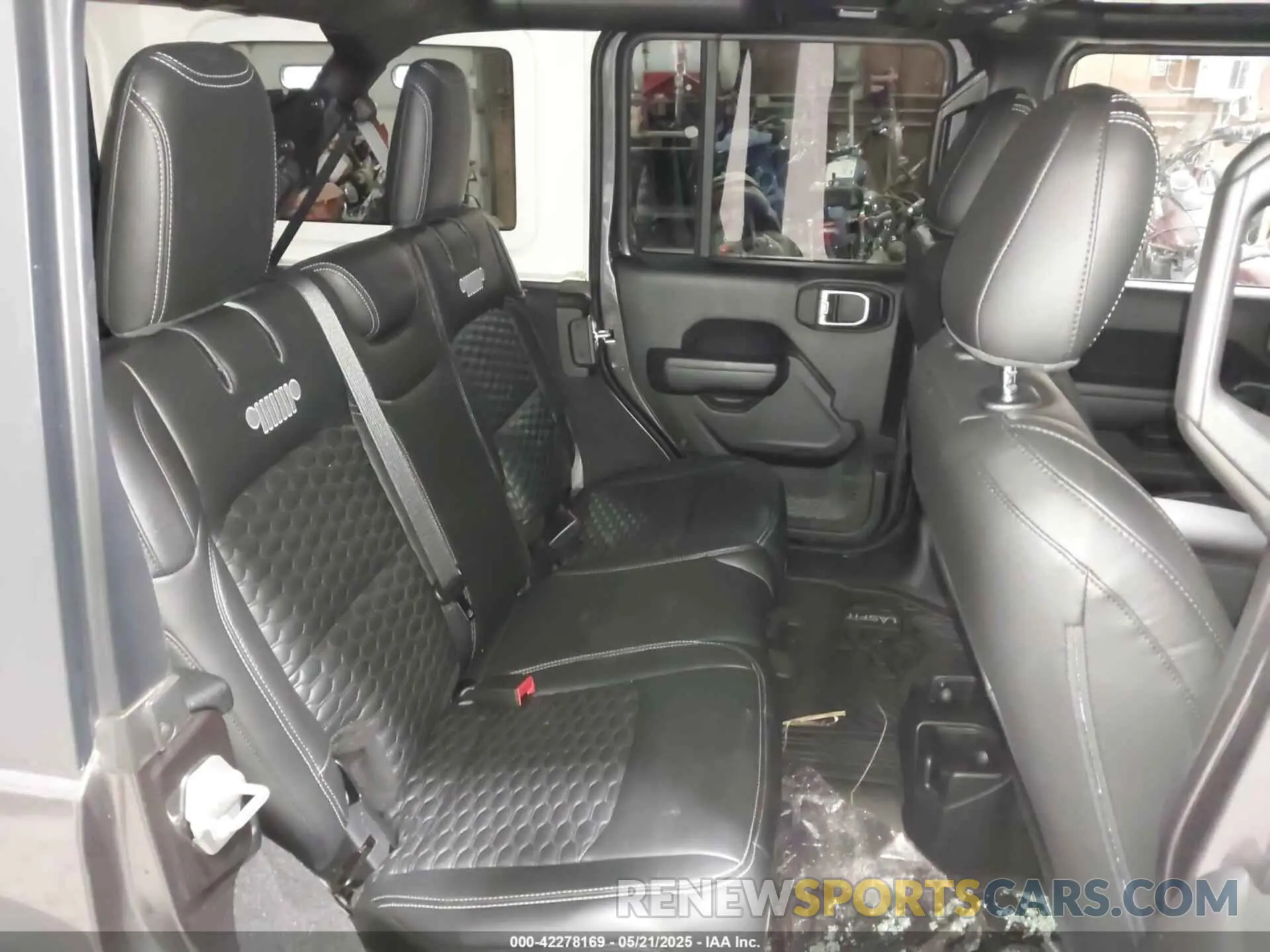 8 Photograph of a damaged car 1C4HJXDN2MW701625 JEEP WRANGLER UNLIMITED 2021