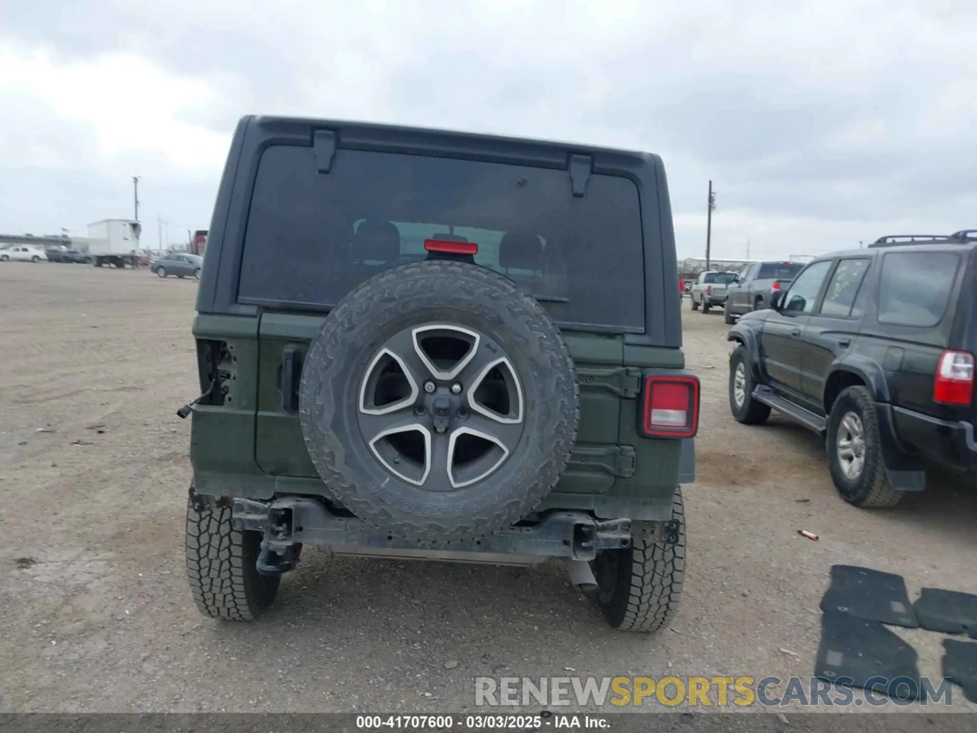 17 Photograph of a damaged car 1C4HJXDN3MW701553 JEEP WRANGLER UNLIMITED 2021