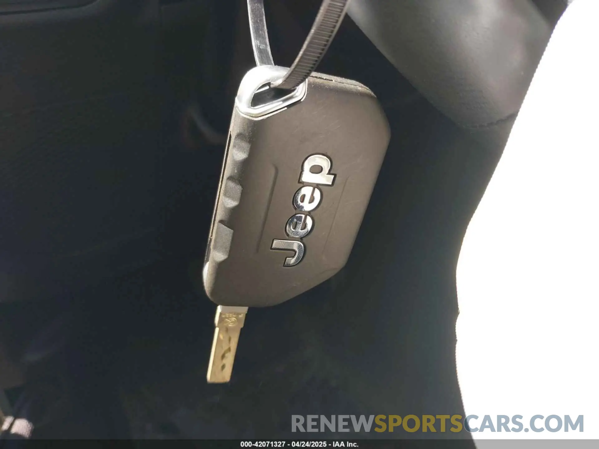 11 Photograph of a damaged car 1C4HJXDN4MW703859 JEEP WRANGLER UNLIMITED 2021