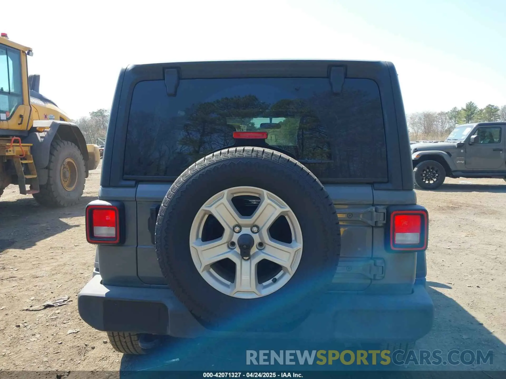 16 Photograph of a damaged car 1C4HJXDN4MW703859 JEEP WRANGLER UNLIMITED 2021