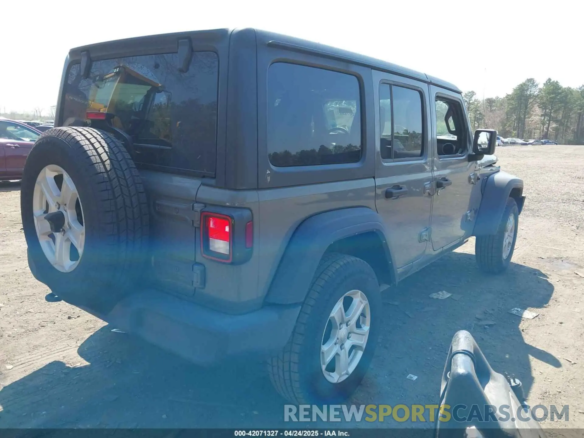 4 Photograph of a damaged car 1C4HJXDN4MW703859 JEEP WRANGLER UNLIMITED 2021