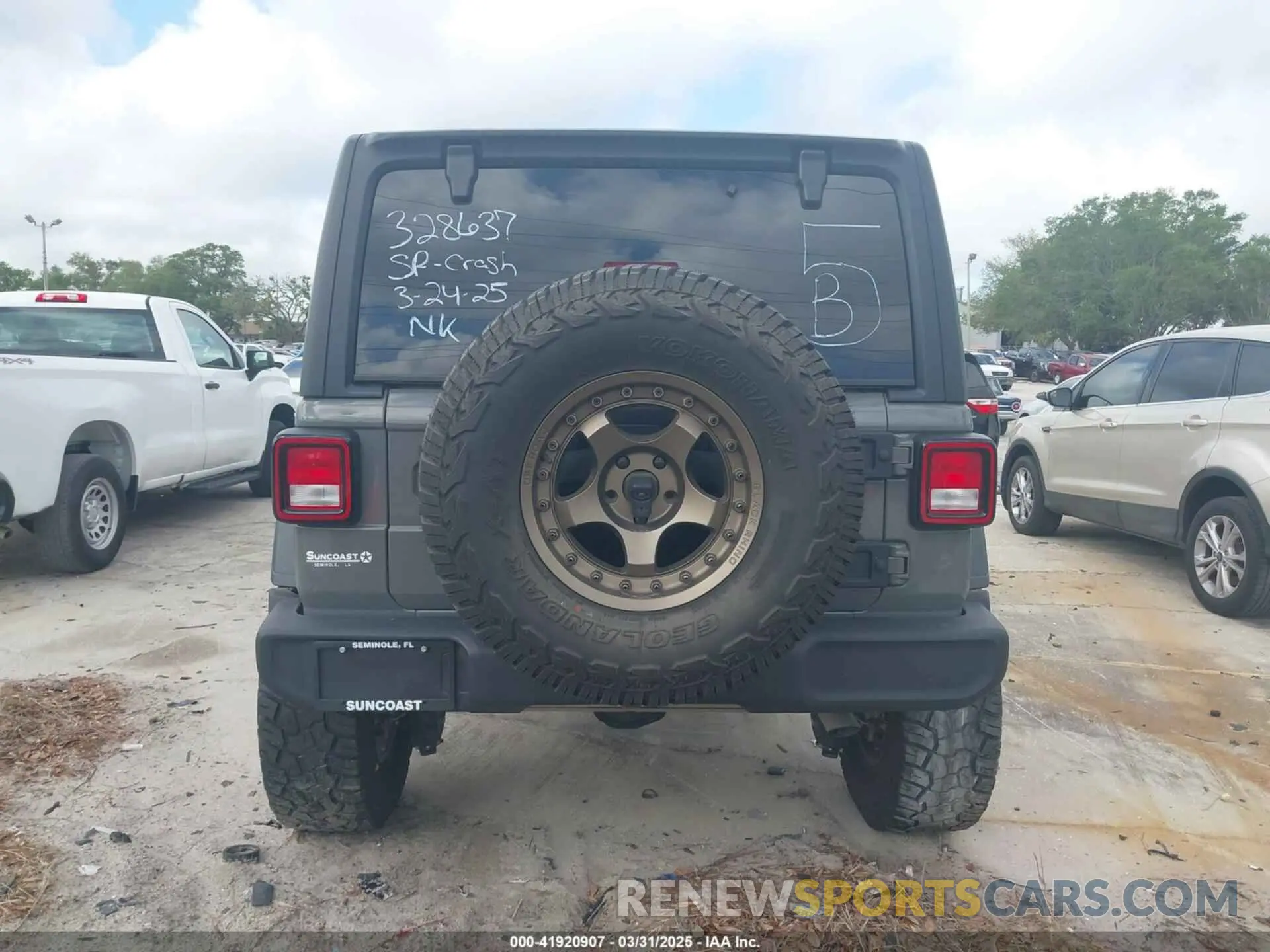 16 Photograph of a damaged car 1C4HJXDN4MW814525 JEEP WRANGLER UNLIMITED 2021