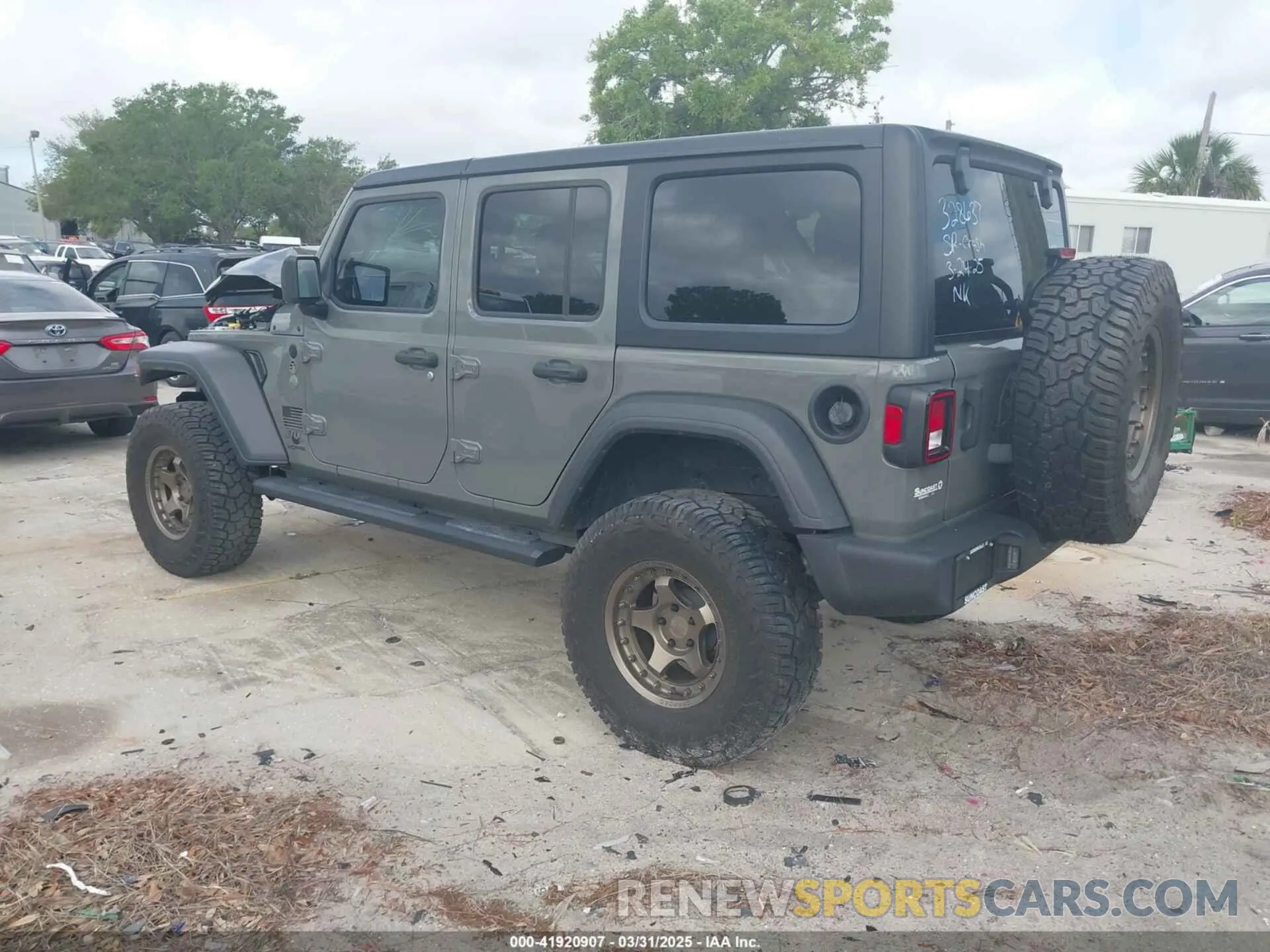 3 Photograph of a damaged car 1C4HJXDN4MW814525 JEEP WRANGLER UNLIMITED 2021