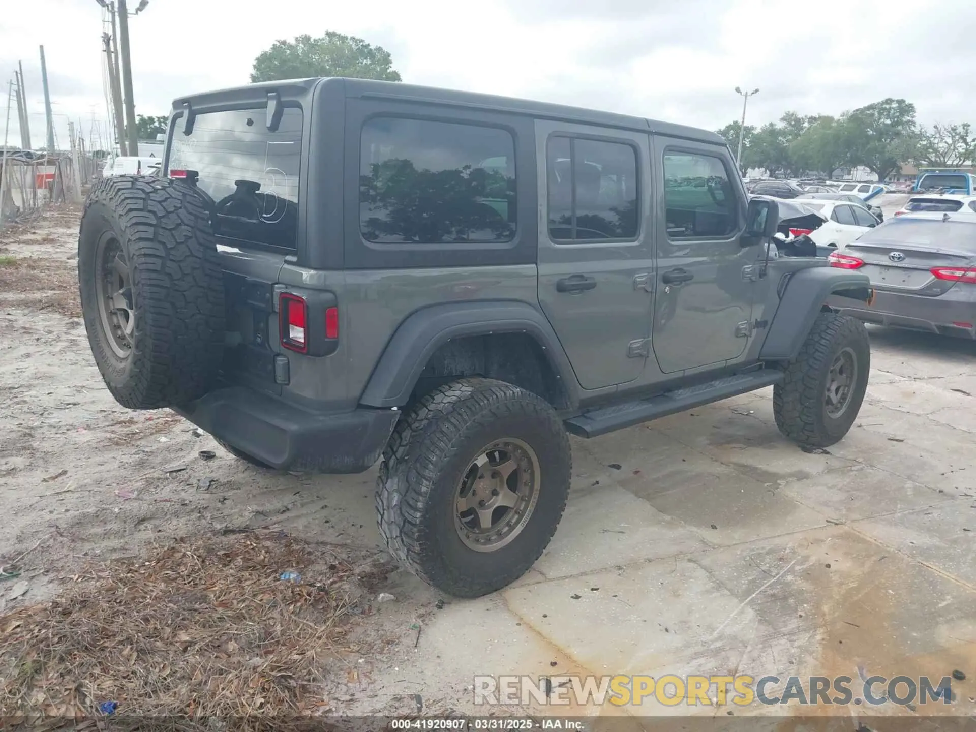4 Photograph of a damaged car 1C4HJXDN4MW814525 JEEP WRANGLER UNLIMITED 2021