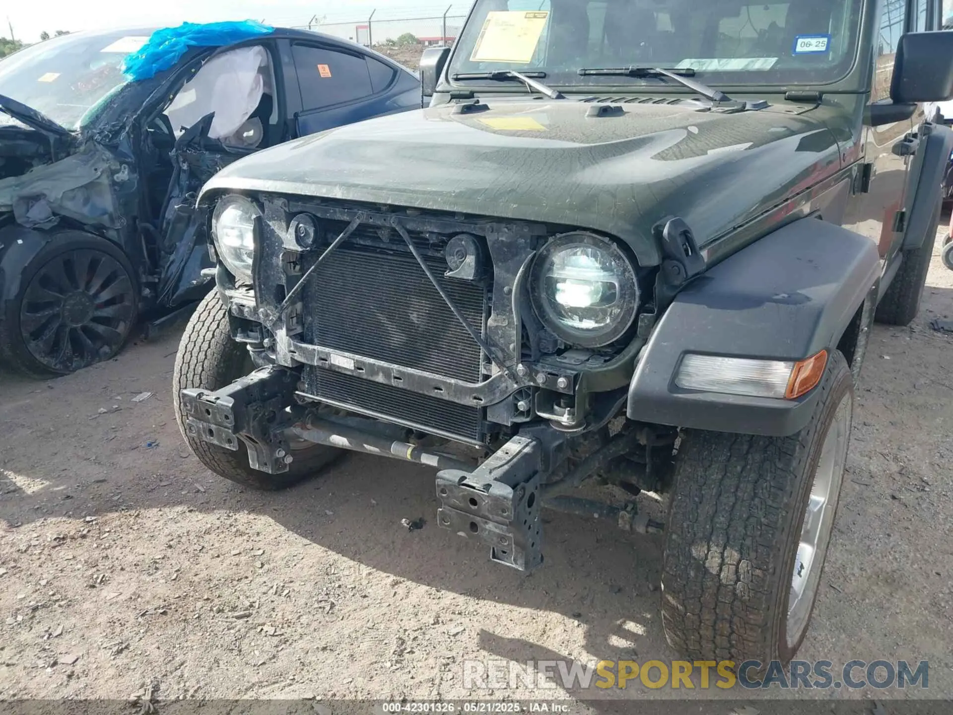 17 Photograph of a damaged car 1C4HJXDN6MW669228 JEEP WRANGLER UNLIMITED 2021