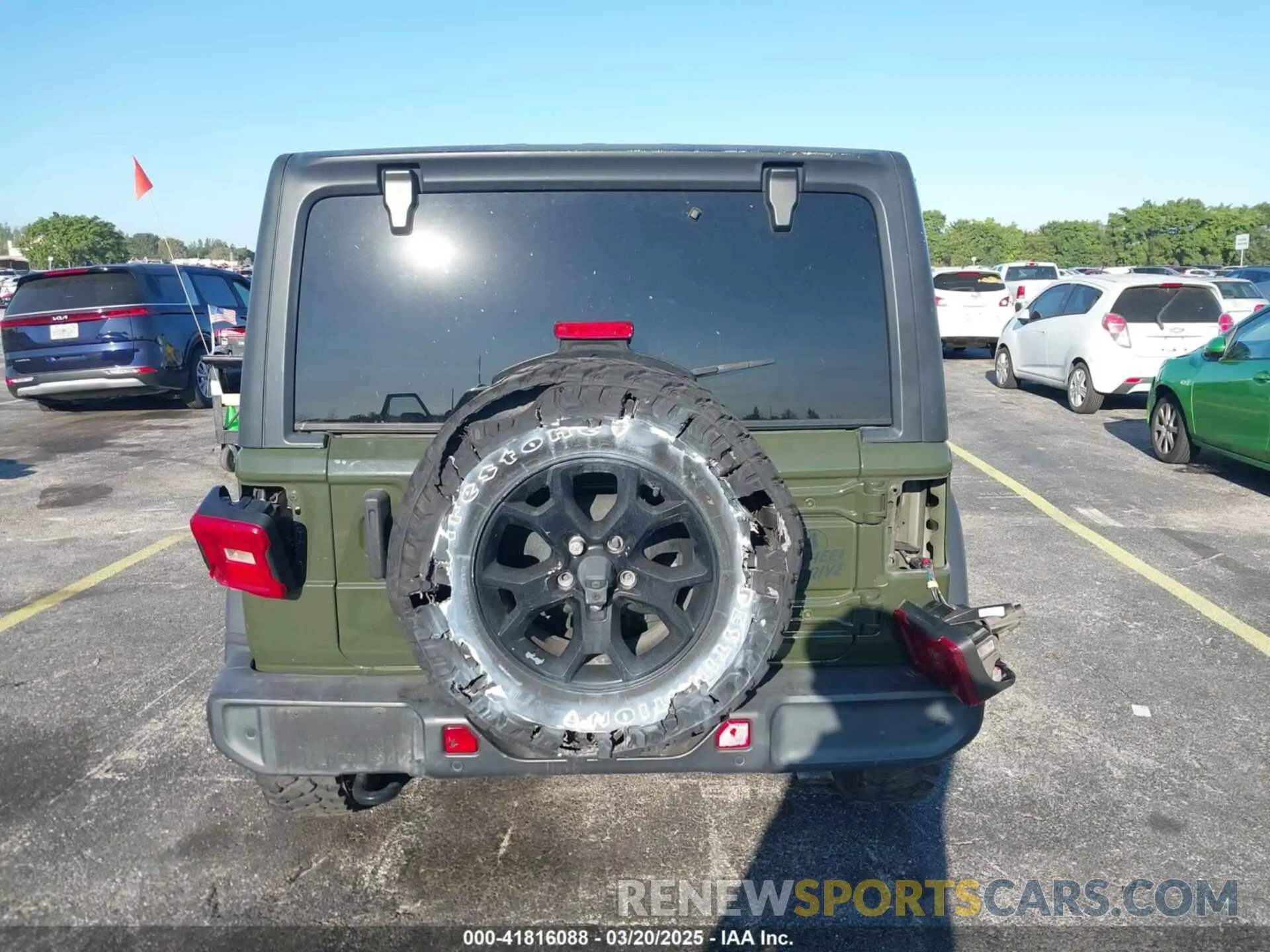17 Photograph of a damaged car 1C4HJXDN6MW685090 JEEP WRANGLER UNLIMITED 2021