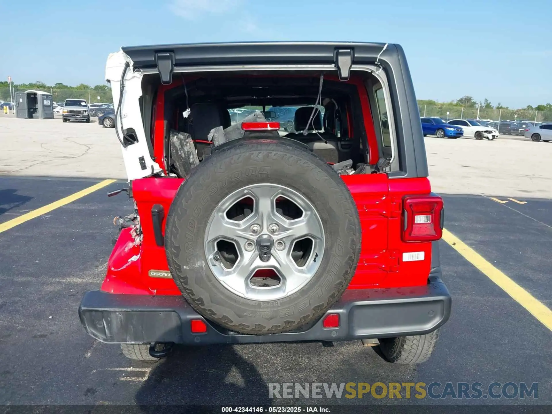 17 Photograph of a damaged car 1C4HJXDN6MW685705 JEEP WRANGLER UNLIMITED 2021