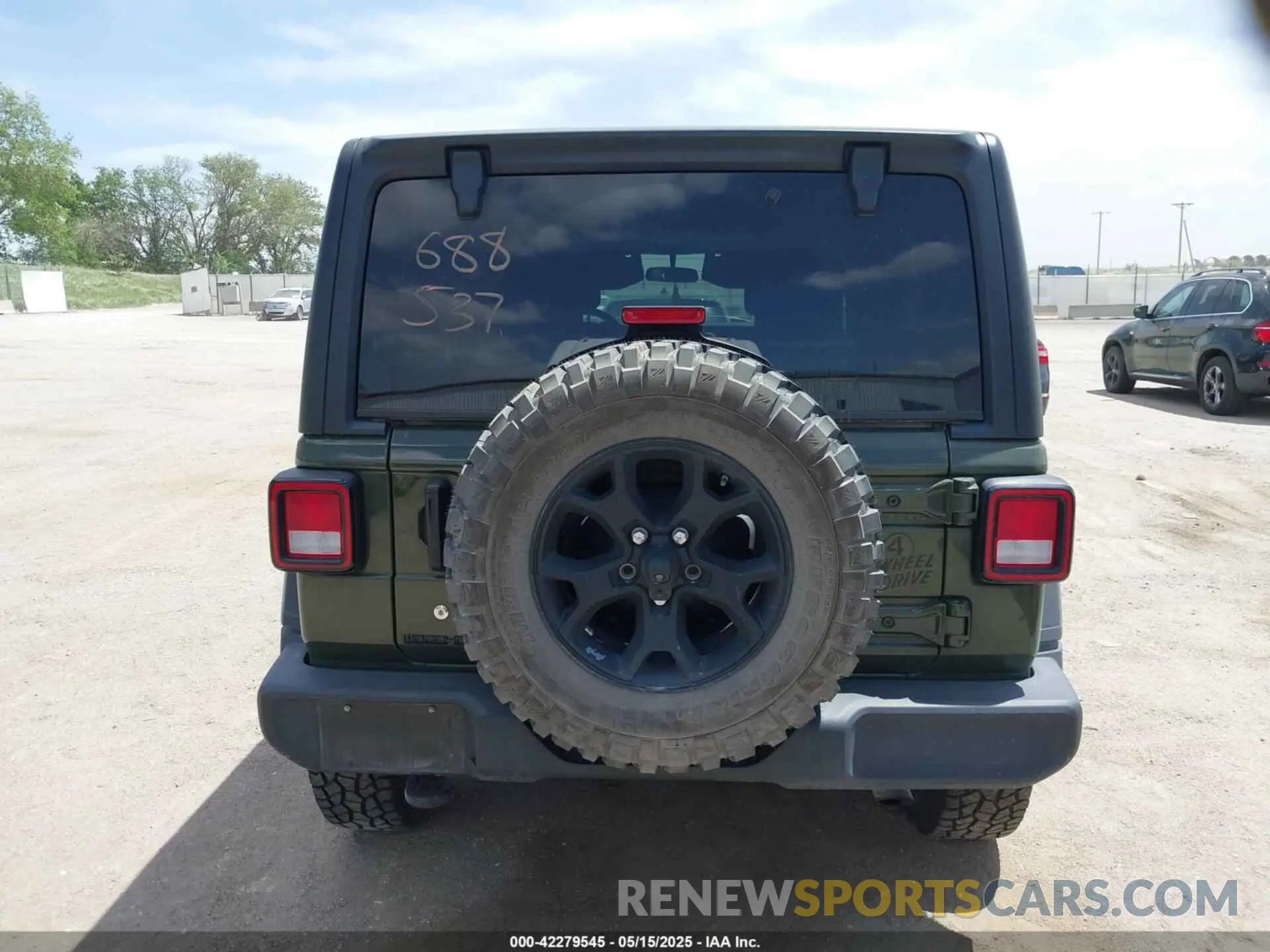 17 Photograph of a damaged car 1C4HJXDN6MW815241 JEEP WRANGLER UNLIMITED 2021