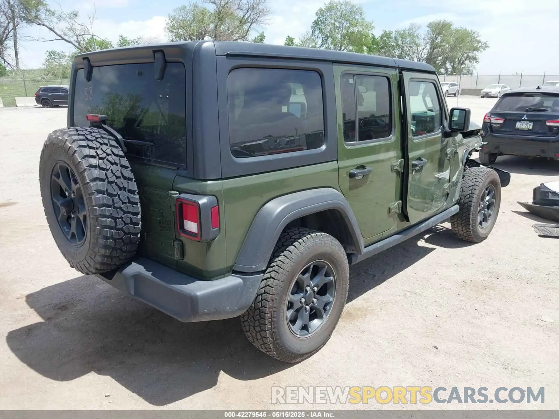 4 Photograph of a damaged car 1C4HJXDN6MW815241 JEEP WRANGLER UNLIMITED 2021