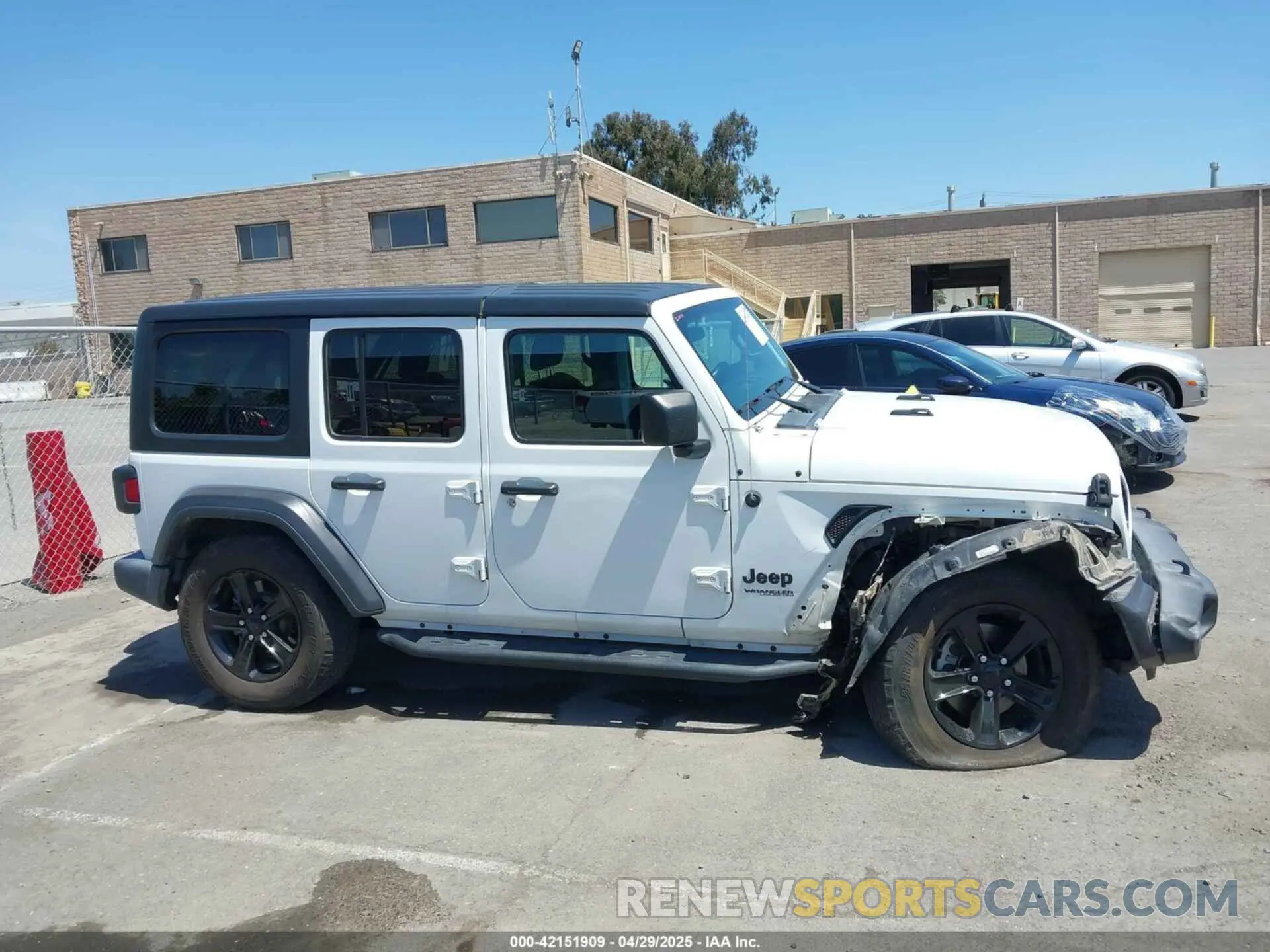 12 Photograph of a damaged car 1C4HJXDN7MW562916 JEEP WRANGLER UNLIMITED 2021