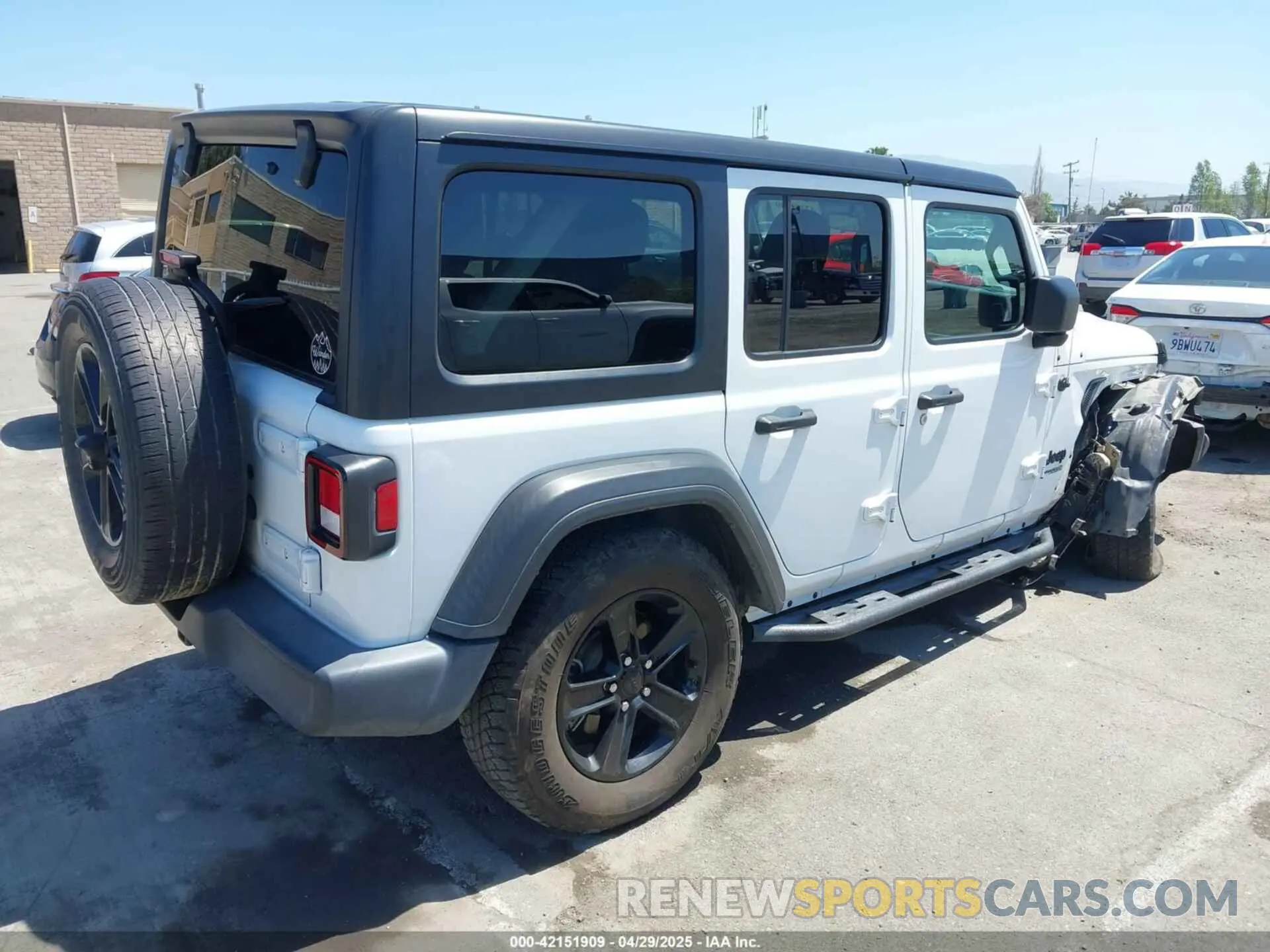 4 Photograph of a damaged car 1C4HJXDN7MW562916 JEEP WRANGLER UNLIMITED 2021