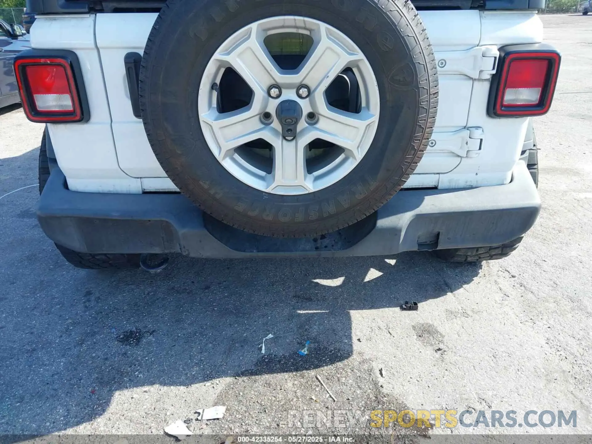 17 Photograph of a damaged car 1C4HJXDN7MW647934 JEEP WRANGLER UNLIMITED 2021