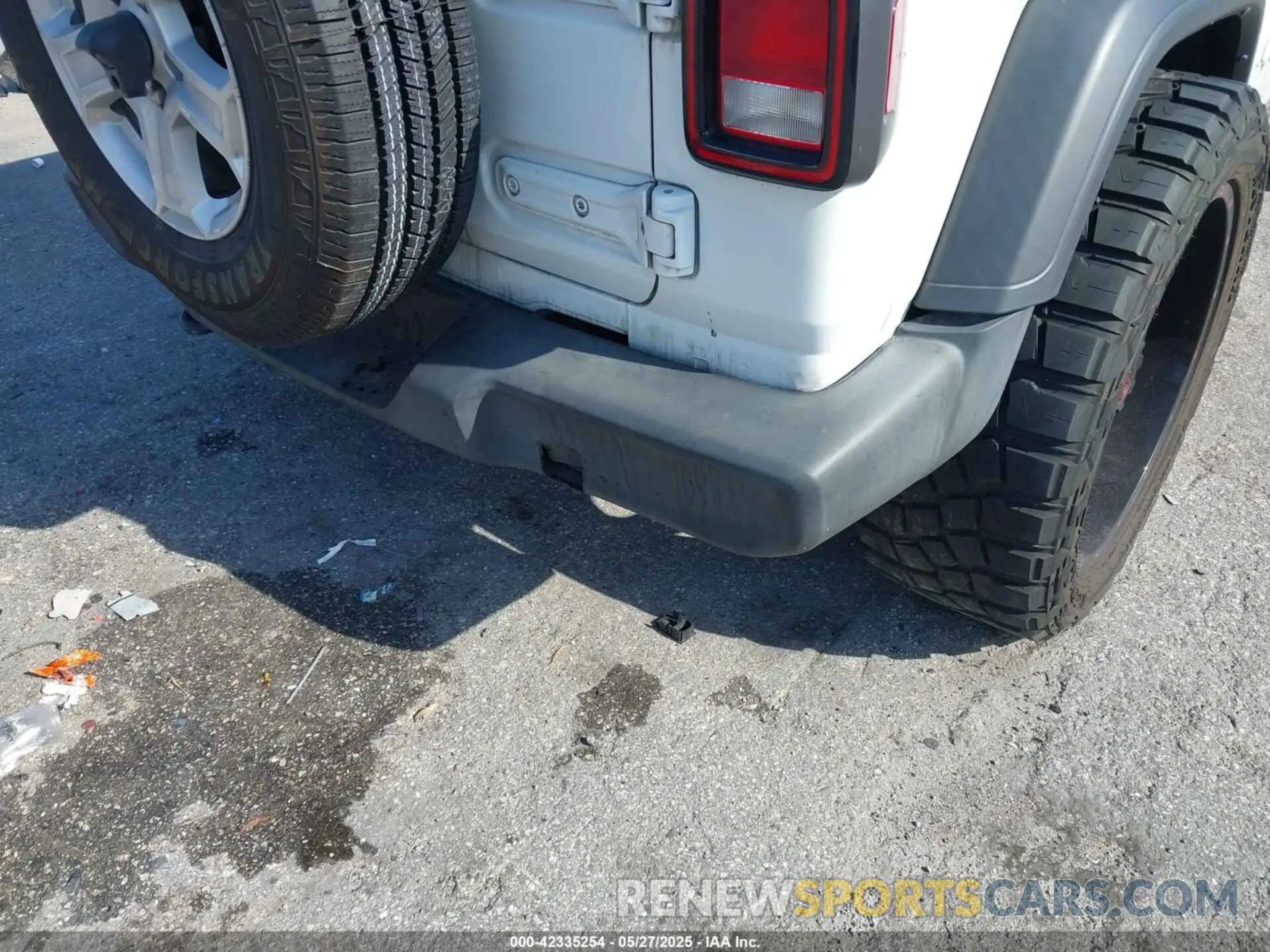 19 Photograph of a damaged car 1C4HJXDN7MW647934 JEEP WRANGLER UNLIMITED 2021