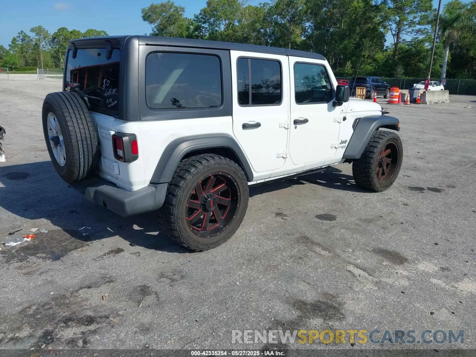 4 Photograph of a damaged car 1C4HJXDN7MW647934 JEEP WRANGLER UNLIMITED 2021