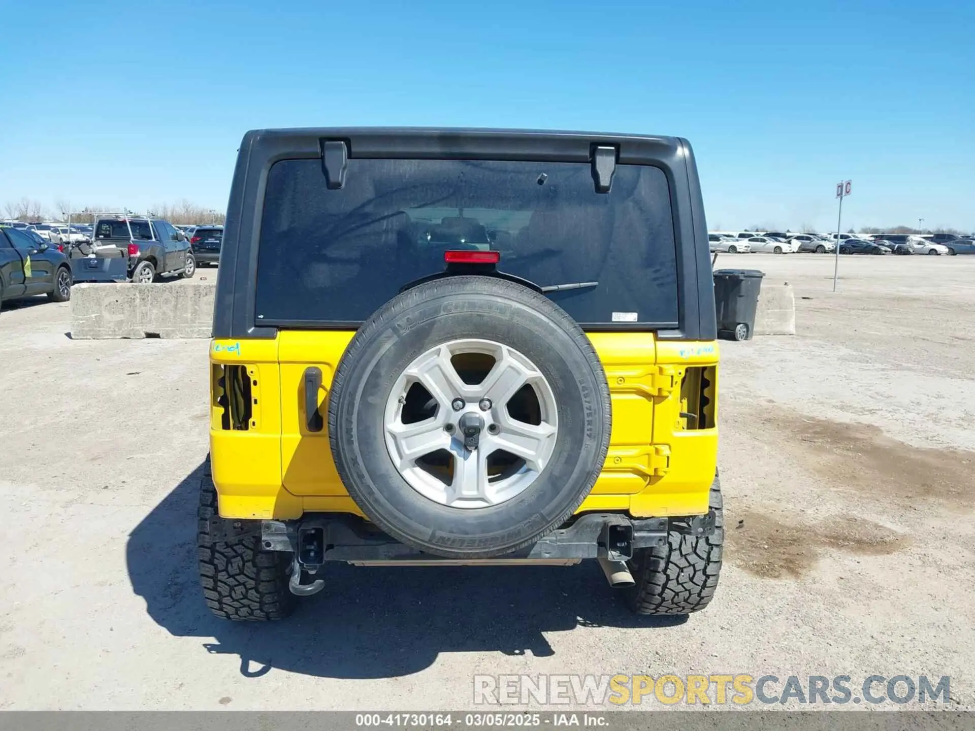 17 Photograph of a damaged car 1C4HJXDN8MW511747 JEEP WRANGLER UNLIMITED 2021