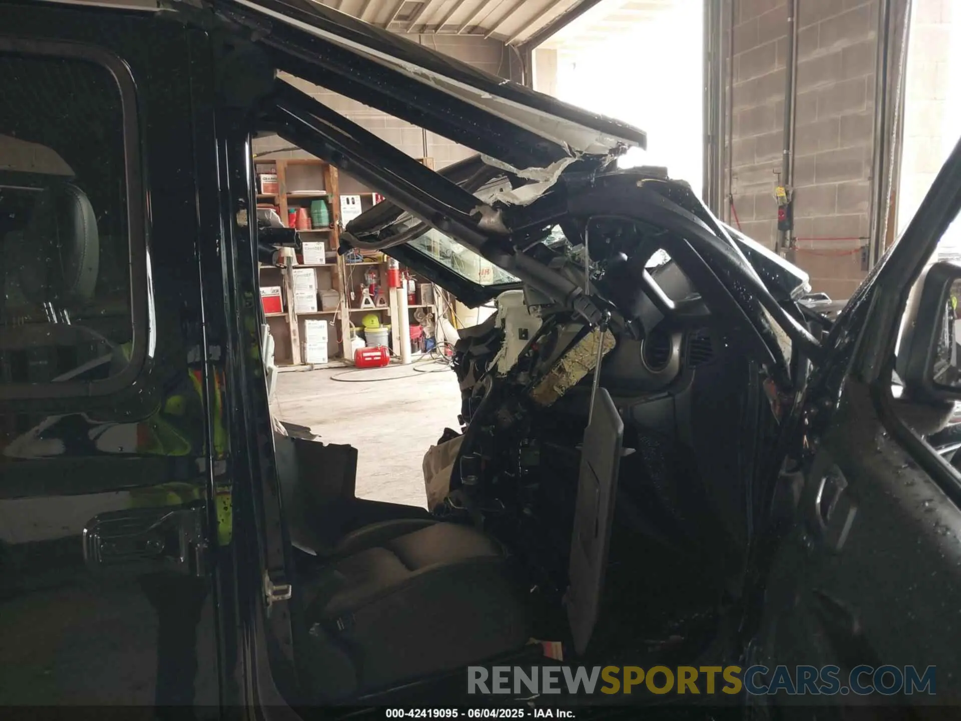 5 Photograph of a damaged car 1C4HJXDN8MW740087 JEEP WRANGLER UNLIMITED 2021