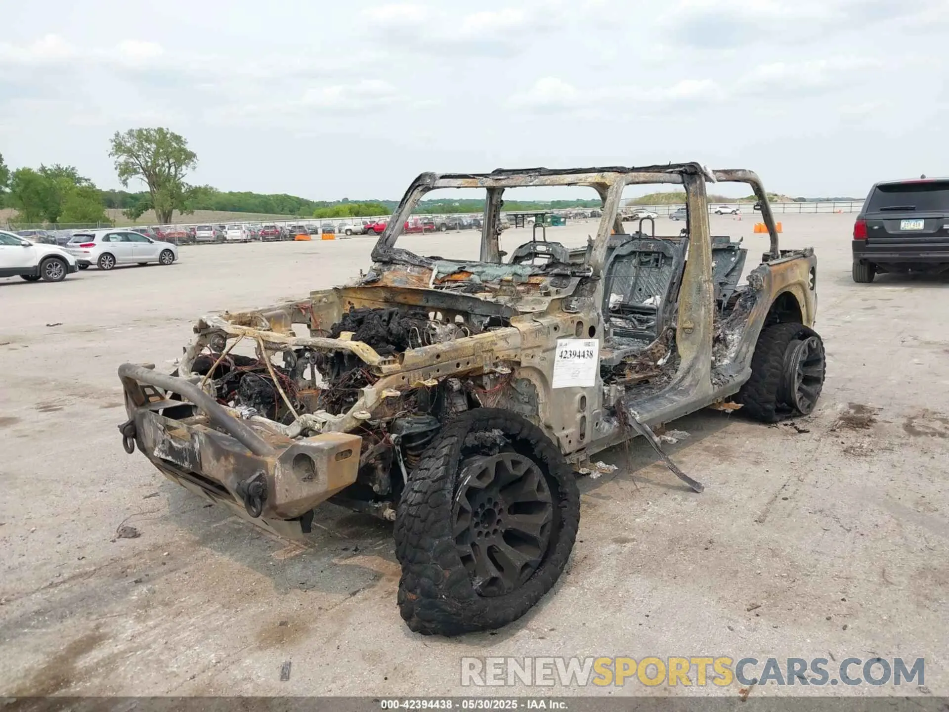 2 Photograph of a damaged car 1C4HJXDN8MW765099 JEEP WRANGLER UNLIMITED 2021