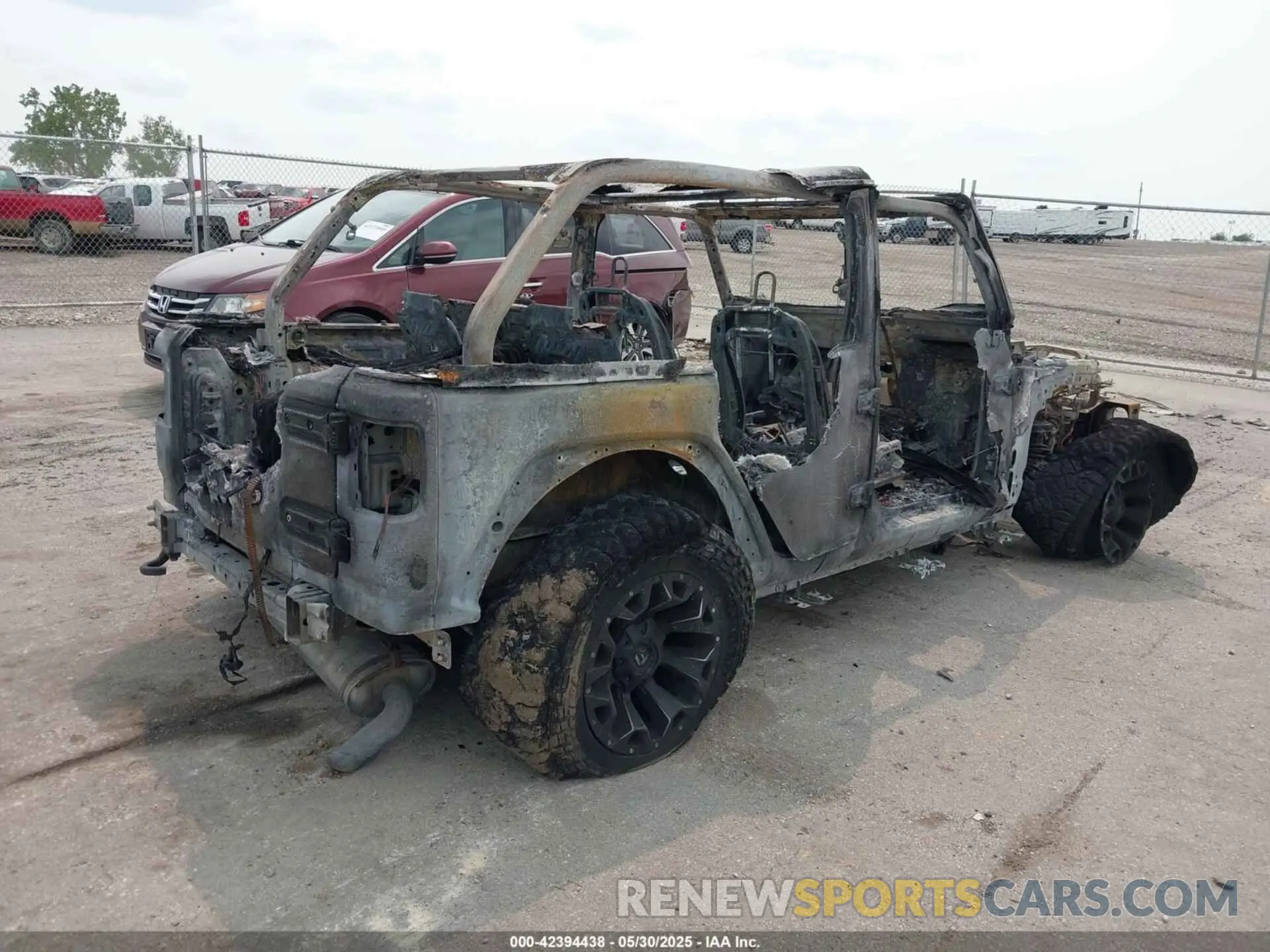 4 Photograph of a damaged car 1C4HJXDN8MW765099 JEEP WRANGLER UNLIMITED 2021