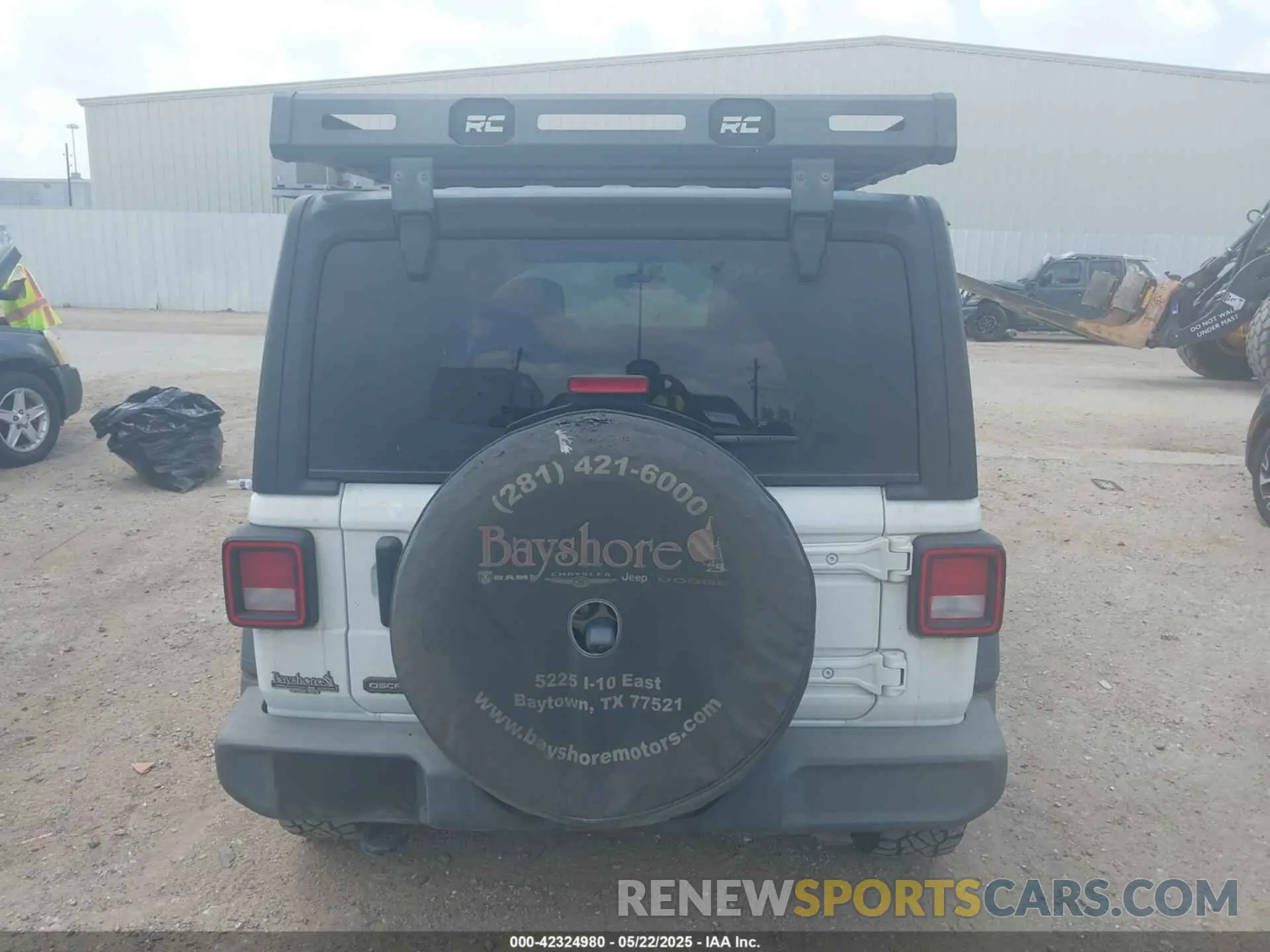 17 Photograph of a damaged car 1C4HJXDNXMW623210 JEEP WRANGLER UNLIMITED 2021