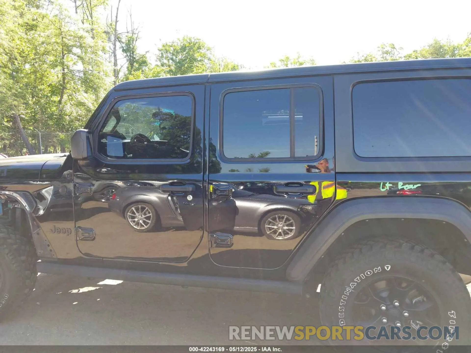 14 Photograph of a damaged car 1C4HJXDNXMW646194 JEEP WRANGLER UNLIMITED 2021
