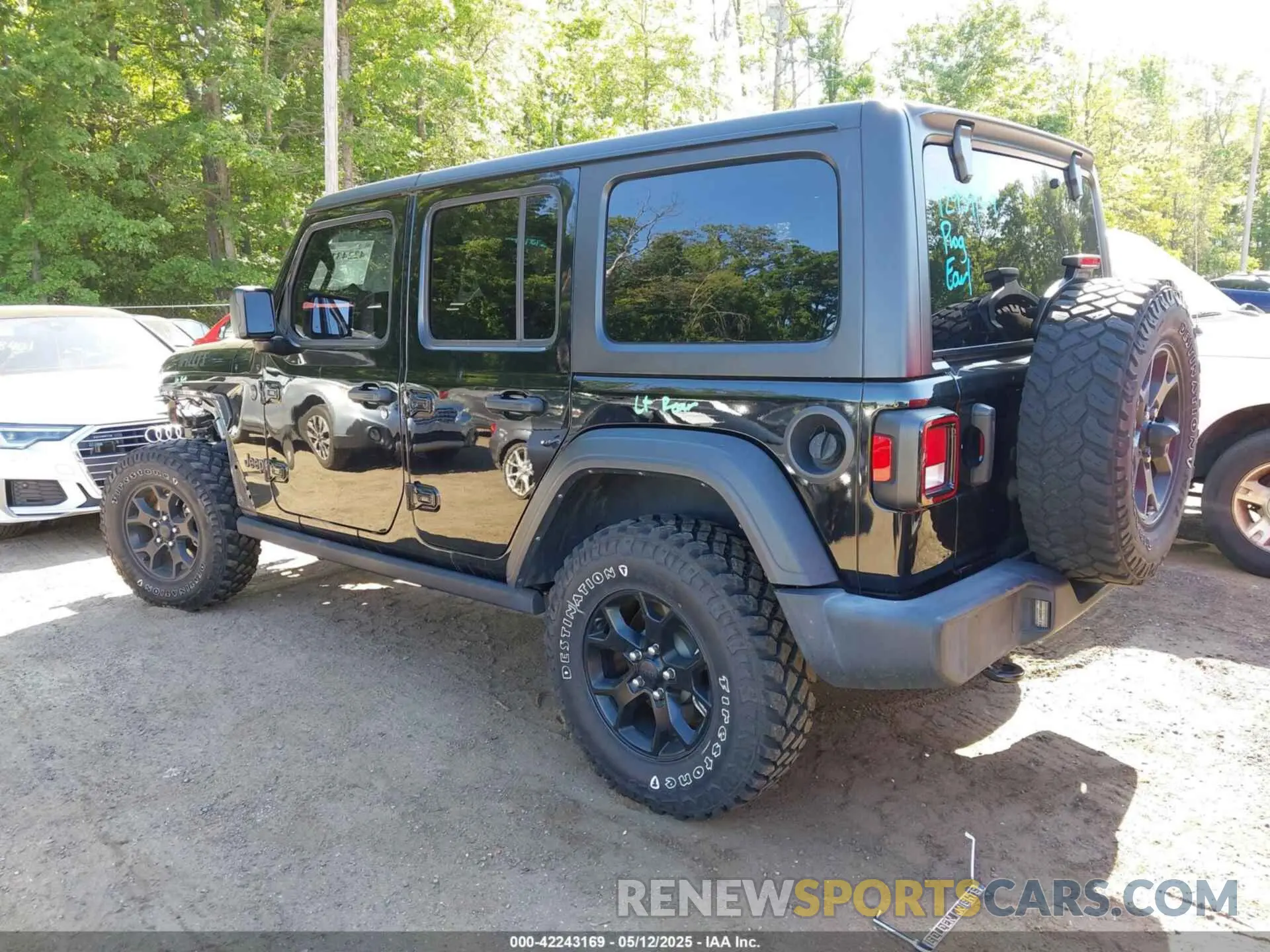 3 Photograph of a damaged car 1C4HJXDNXMW646194 JEEP WRANGLER UNLIMITED 2021