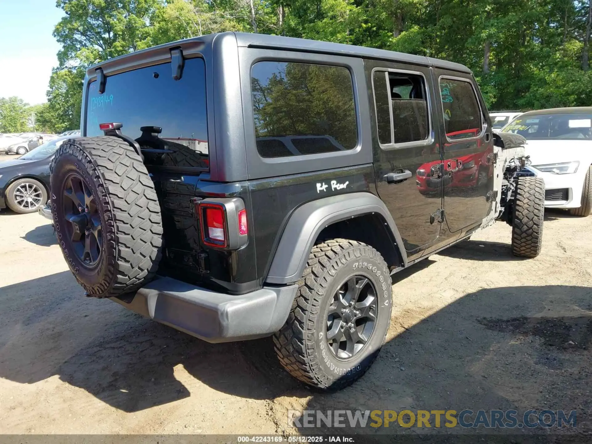 4 Photograph of a damaged car 1C4HJXDNXMW646194 JEEP WRANGLER UNLIMITED 2021