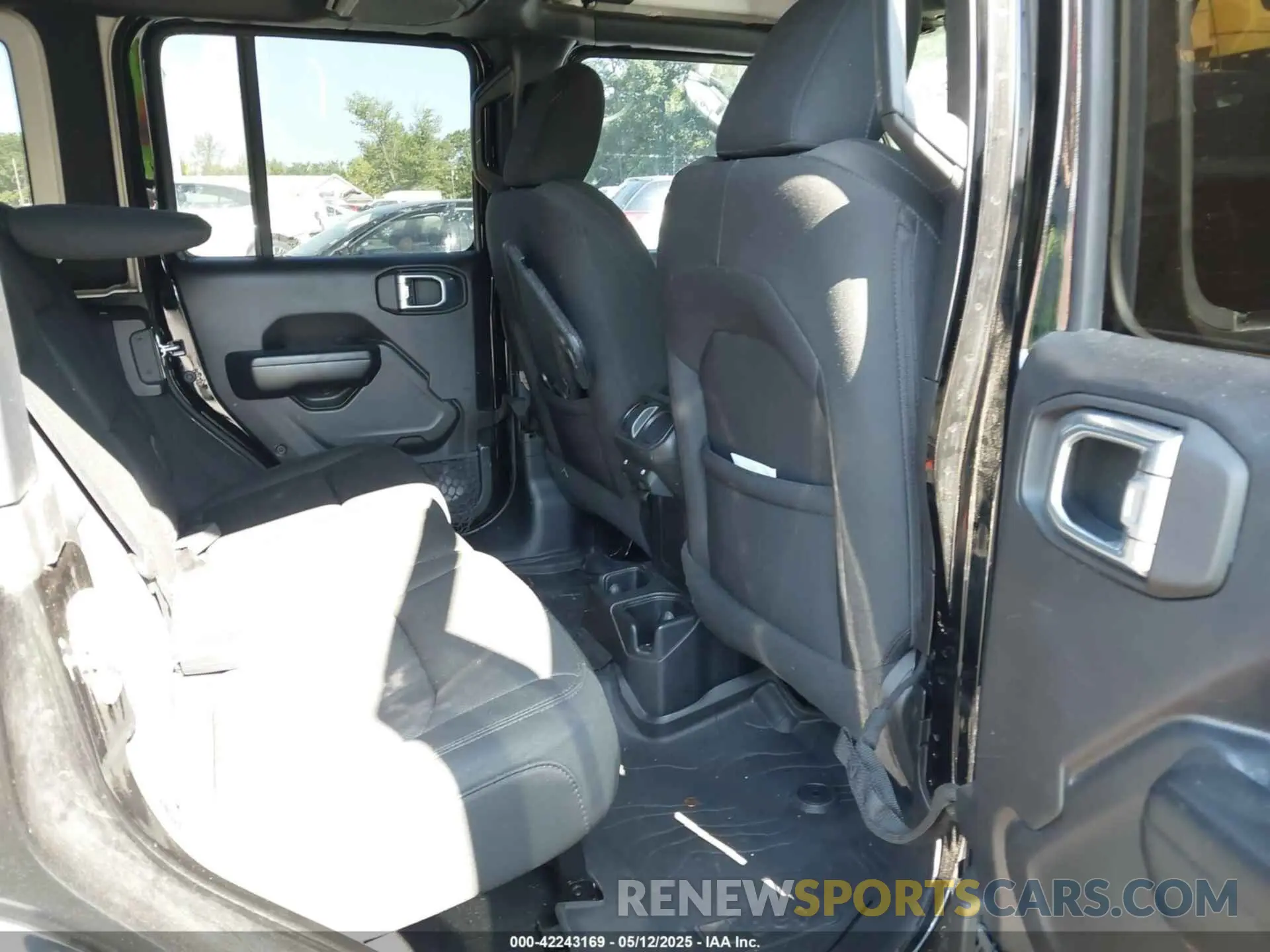 8 Photograph of a damaged car 1C4HJXDNXMW646194 JEEP WRANGLER UNLIMITED 2021