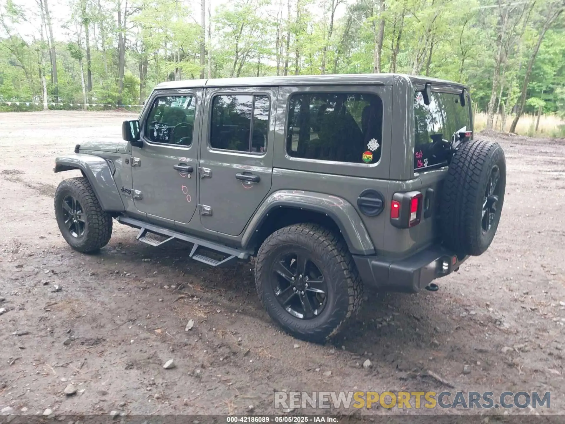 3 Photograph of a damaged car 1C4HJXEG0MW703812 JEEP WRANGLER UNLIMITED 2021