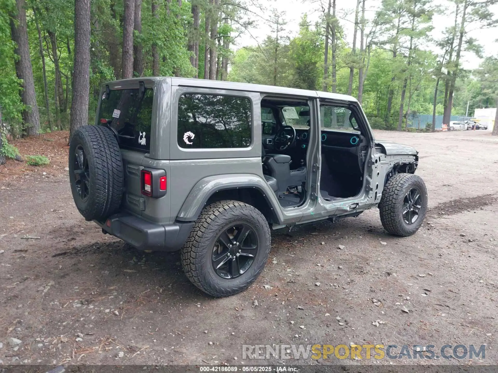 4 Photograph of a damaged car 1C4HJXEG0MW703812 JEEP WRANGLER UNLIMITED 2021