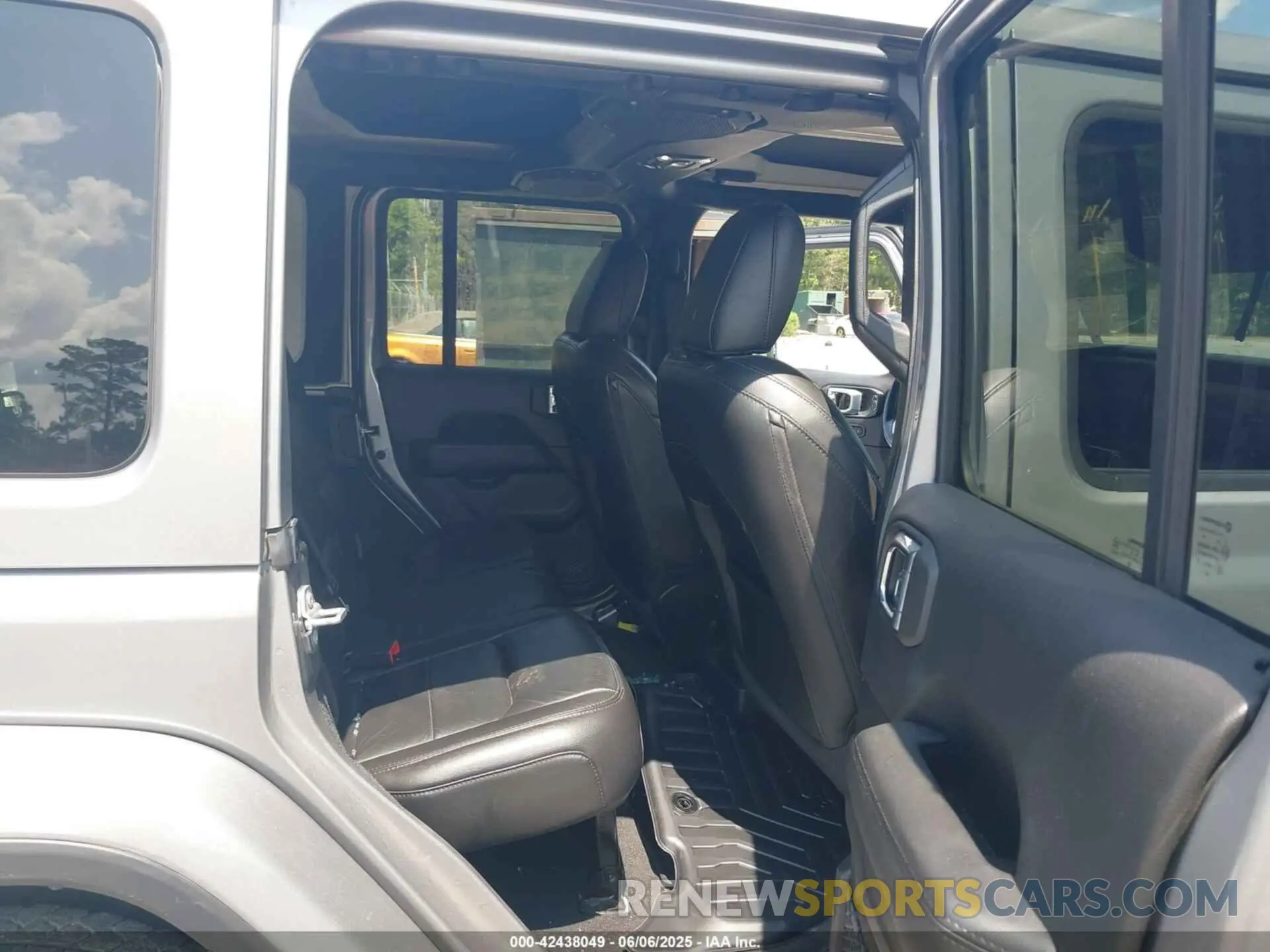 8 Photograph of a damaged car 1C4HJXEN3MW628845 JEEP WRANGLER UNLIMITED 2021
