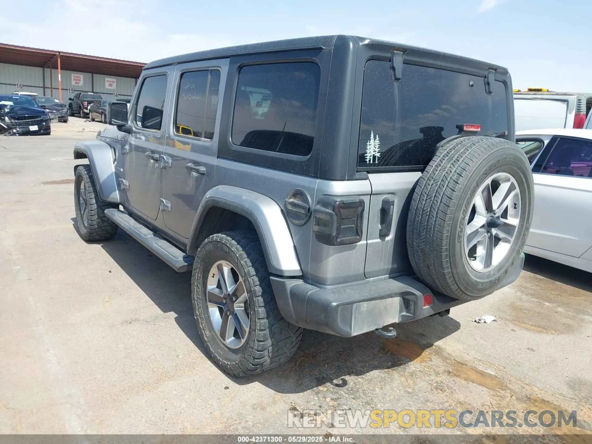 3 Photograph of a damaged car 1C4HJXEN5MW653567 JEEP WRANGLER UNLIMITED 2021