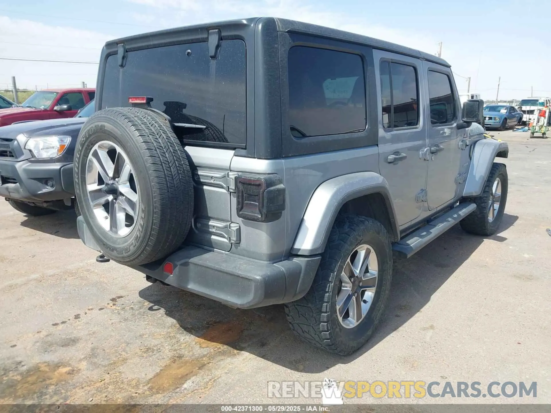 4 Photograph of a damaged car 1C4HJXEN5MW653567 JEEP WRANGLER UNLIMITED 2021