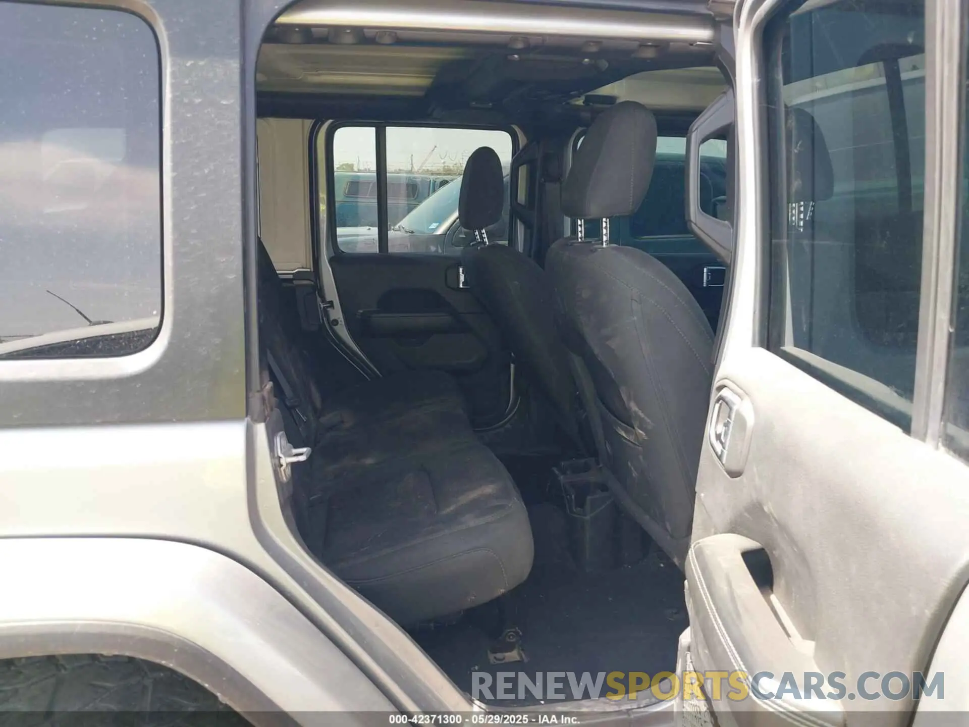 8 Photograph of a damaged car 1C4HJXEN5MW653567 JEEP WRANGLER UNLIMITED 2021