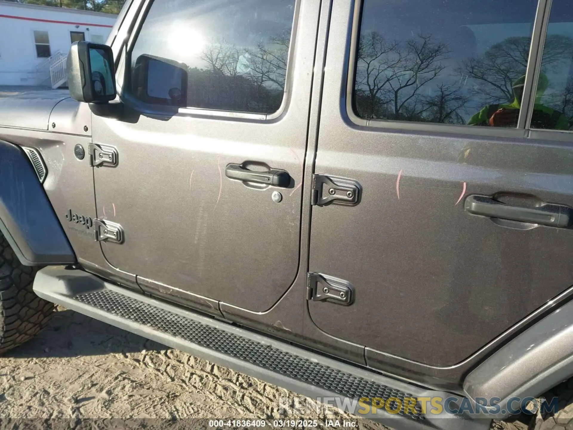 17 Photograph of a damaged car 1C4HJXENXMW681445 JEEP WRANGLER UNLIMITED 2021