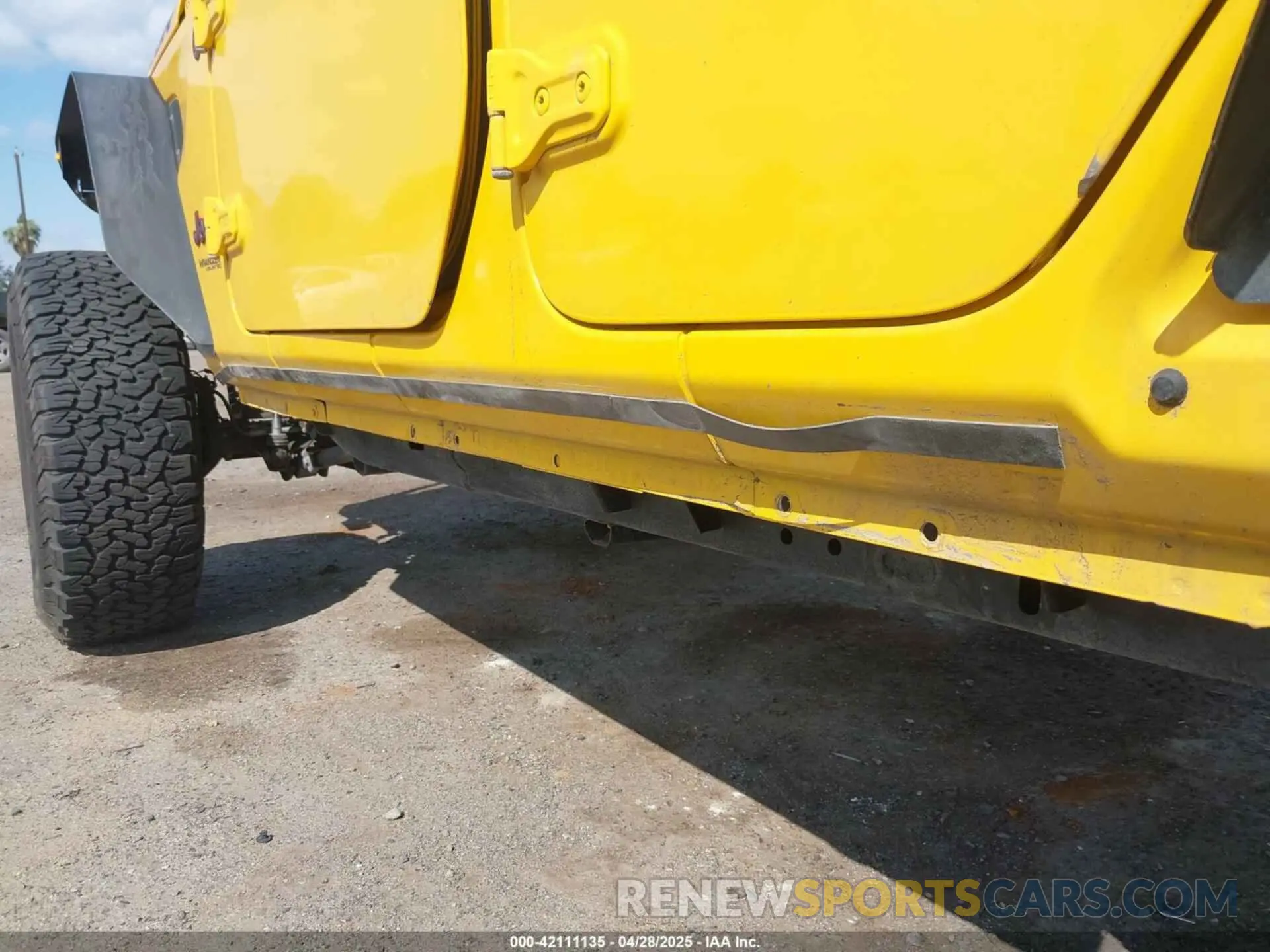 19 Photograph of a damaged car 1C4HJXFG2MW558738 JEEP WRANGLER UNLIMITED 2021