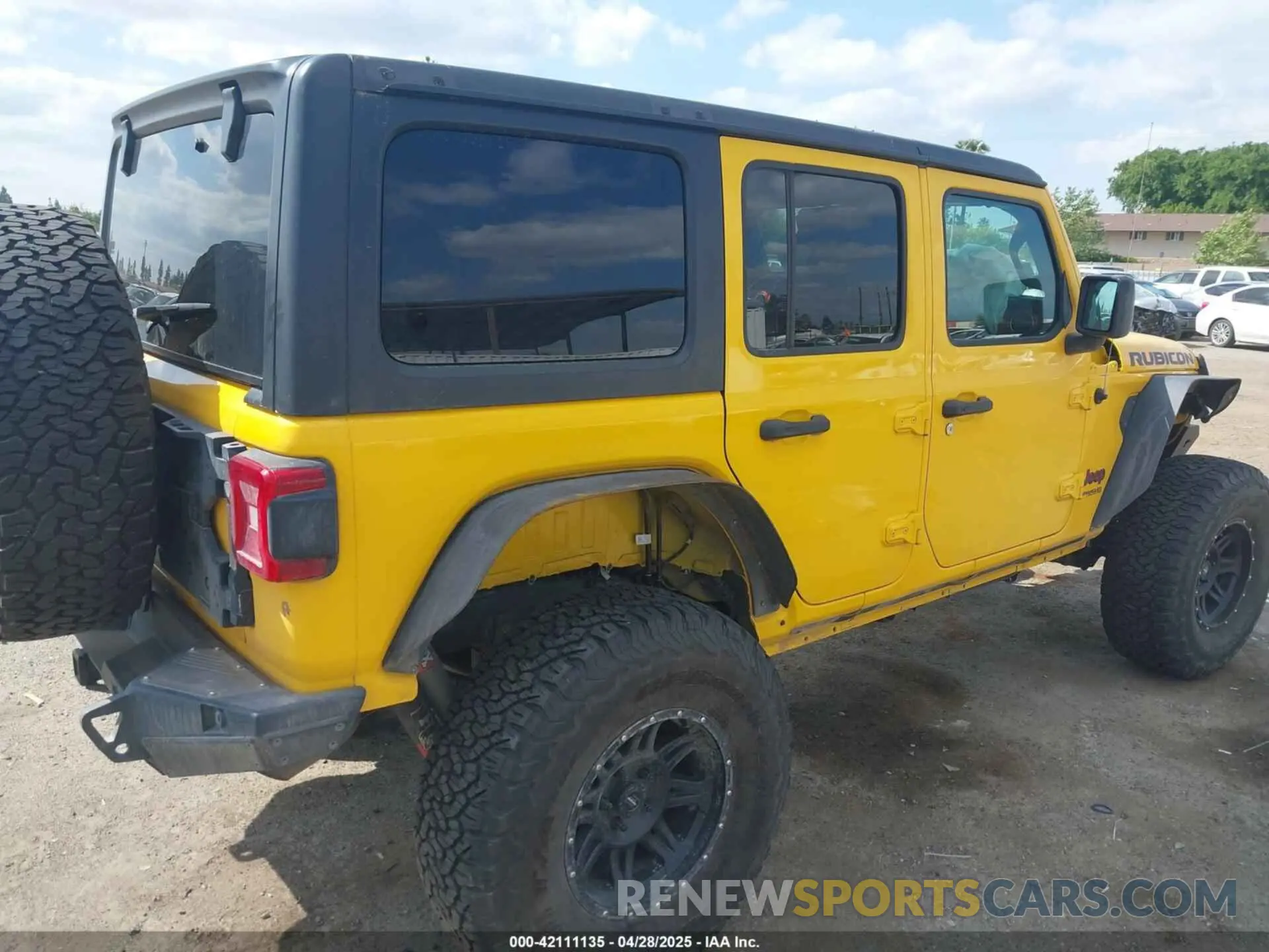 4 Photograph of a damaged car 1C4HJXFG2MW558738 JEEP WRANGLER UNLIMITED 2021