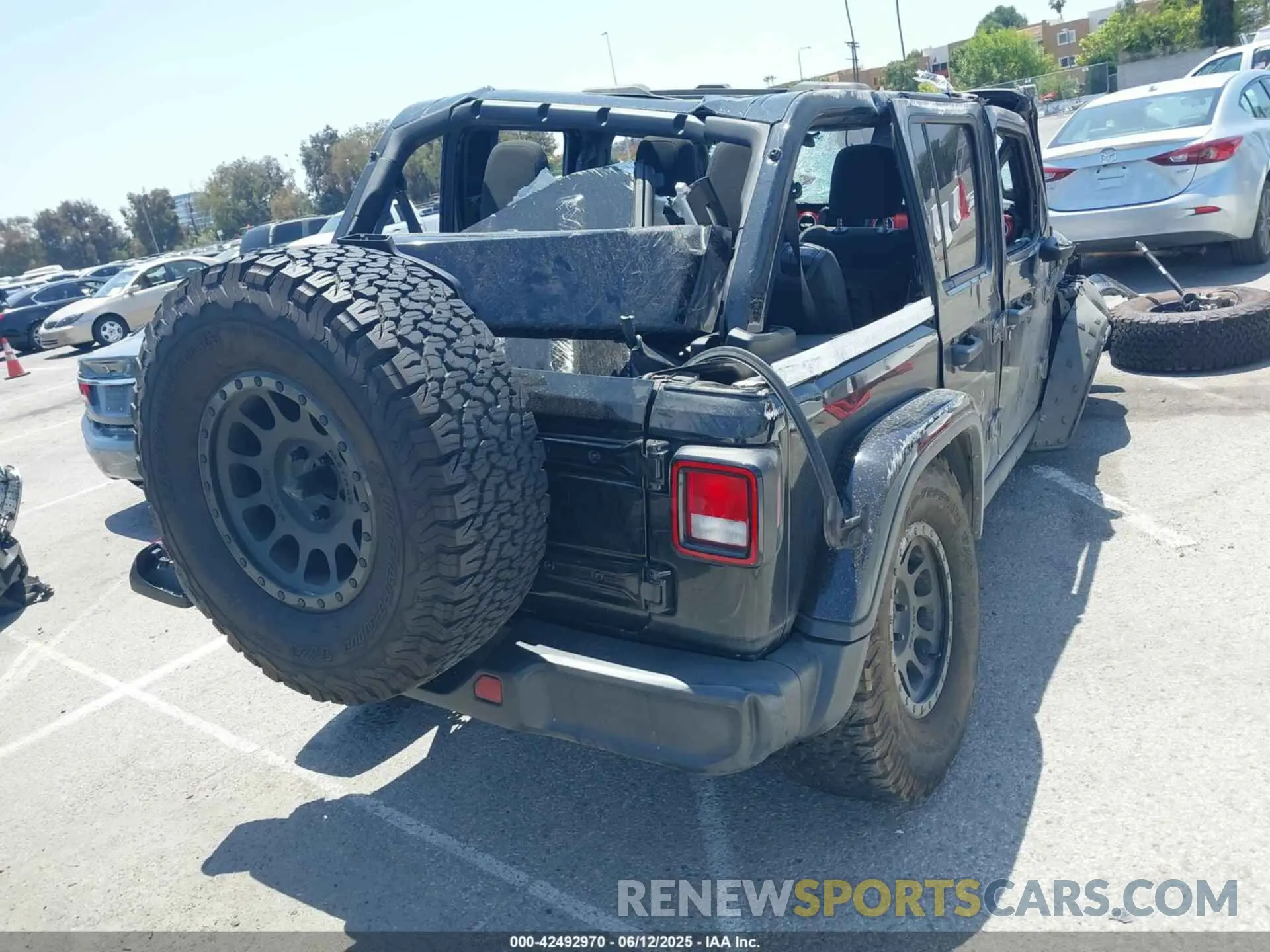 4 Photograph of a damaged car 1C4HJXFG9MW649103 JEEP WRANGLER UNLIMITED 2021