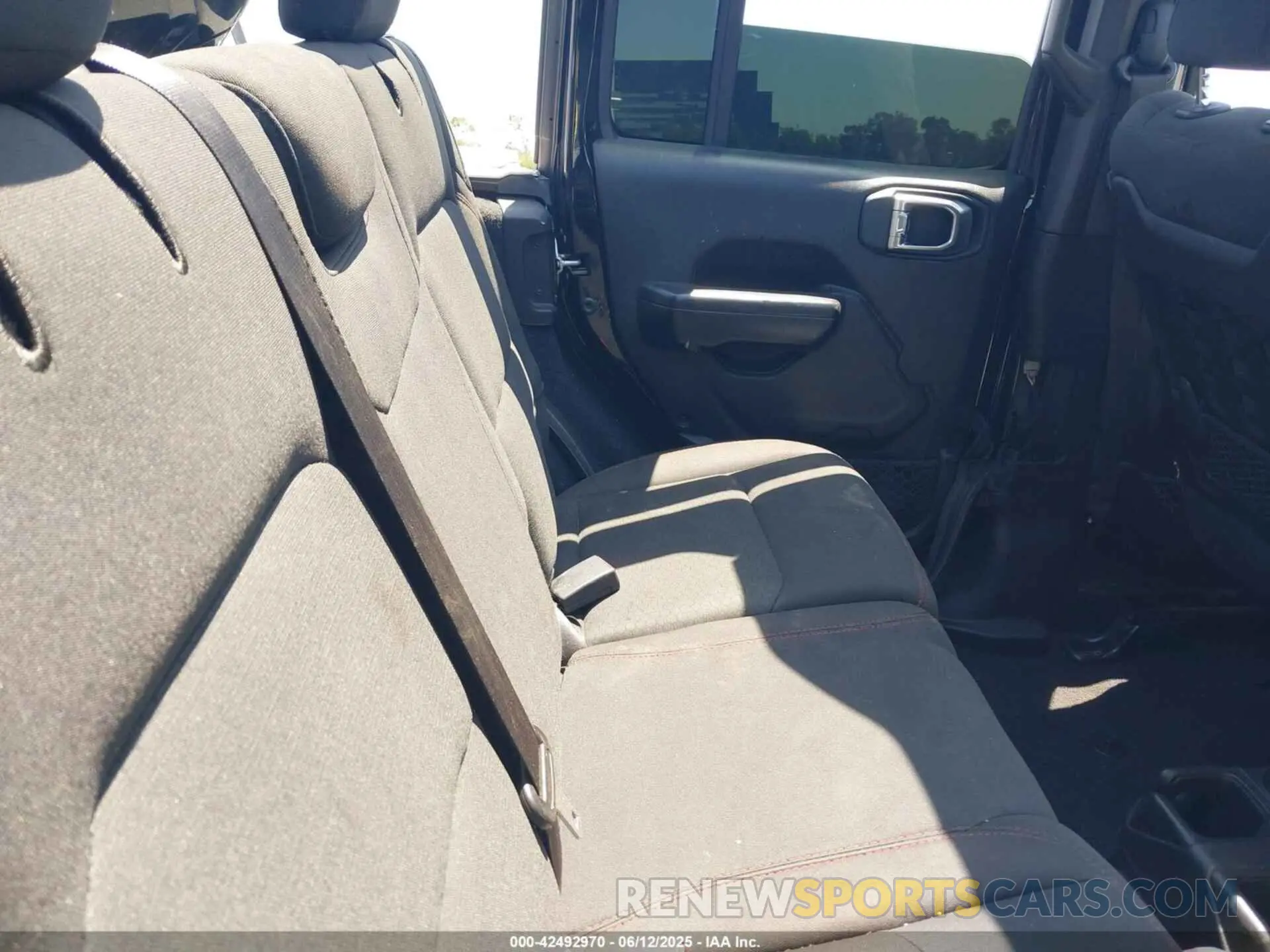 8 Photograph of a damaged car 1C4HJXFG9MW649103 JEEP WRANGLER UNLIMITED 2021