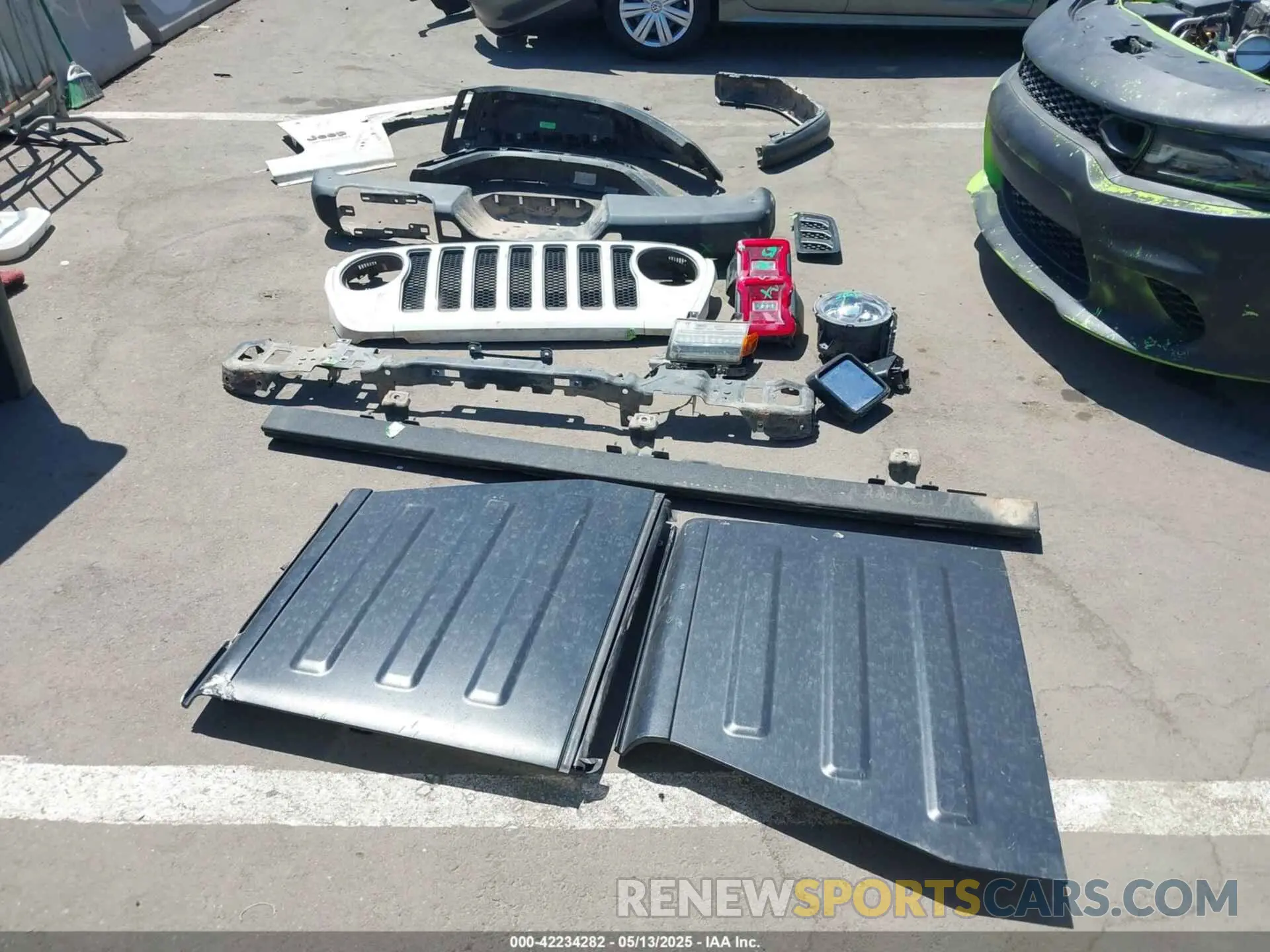 12 Photograph of a damaged car 1C4HJXFGXMW850556 JEEP WRANGLER UNLIMITED 2021