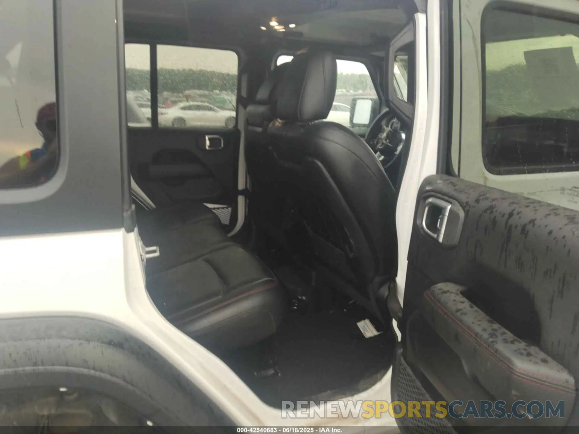 8 Photograph of a damaged car 1C4HJXFN1MW796739 JEEP WRANGLER UNLIMITED 2021