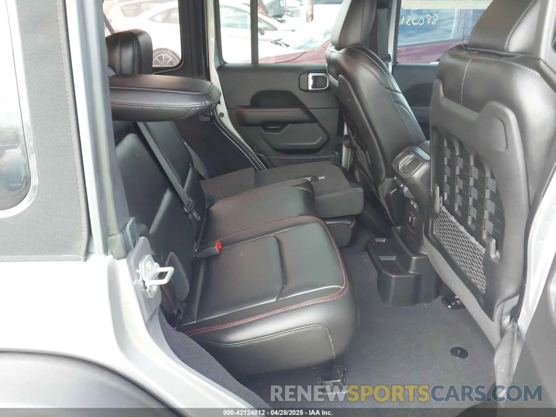 8 Photograph of a damaged car 1C4HJXFNXMW560512 JEEP WRANGLER UNLIMITED 2021