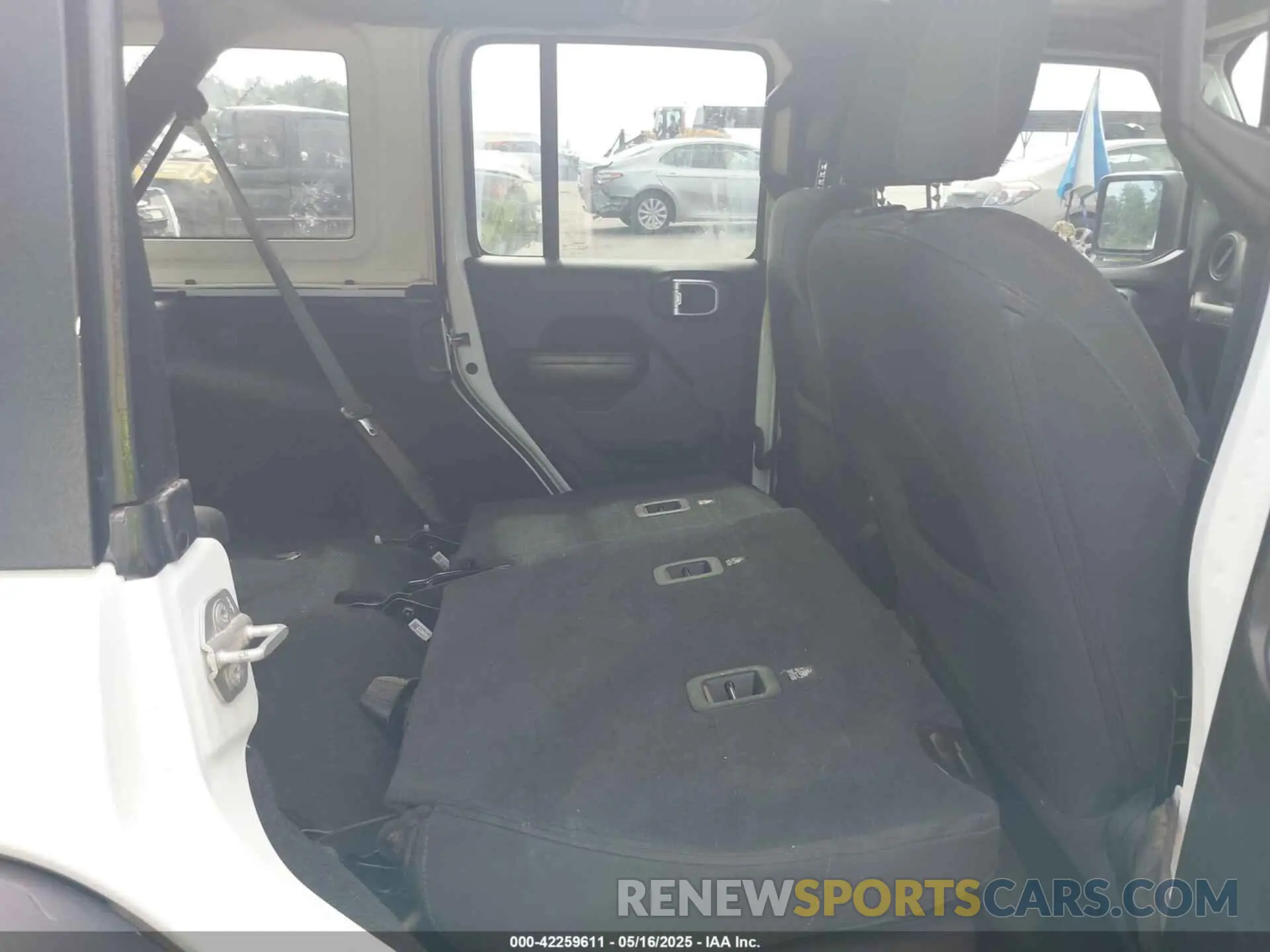 8 Photograph of a damaged car 1C4HJXKN2MW623723 JEEP WRANGLER UNLIMITED 2021