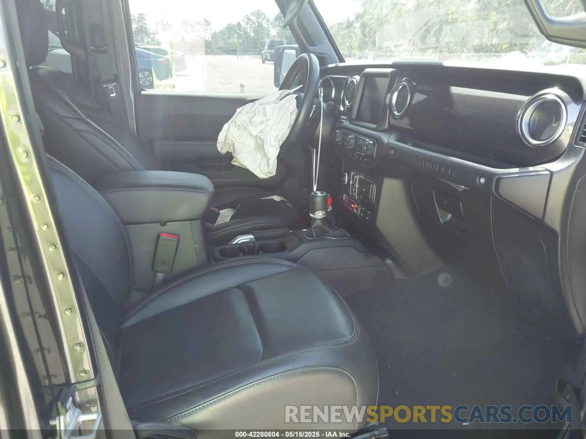 5 Photograph of a damaged car 1C4JJXSJ9MW774508 JEEP WRANGLER UNLIMITED 2021